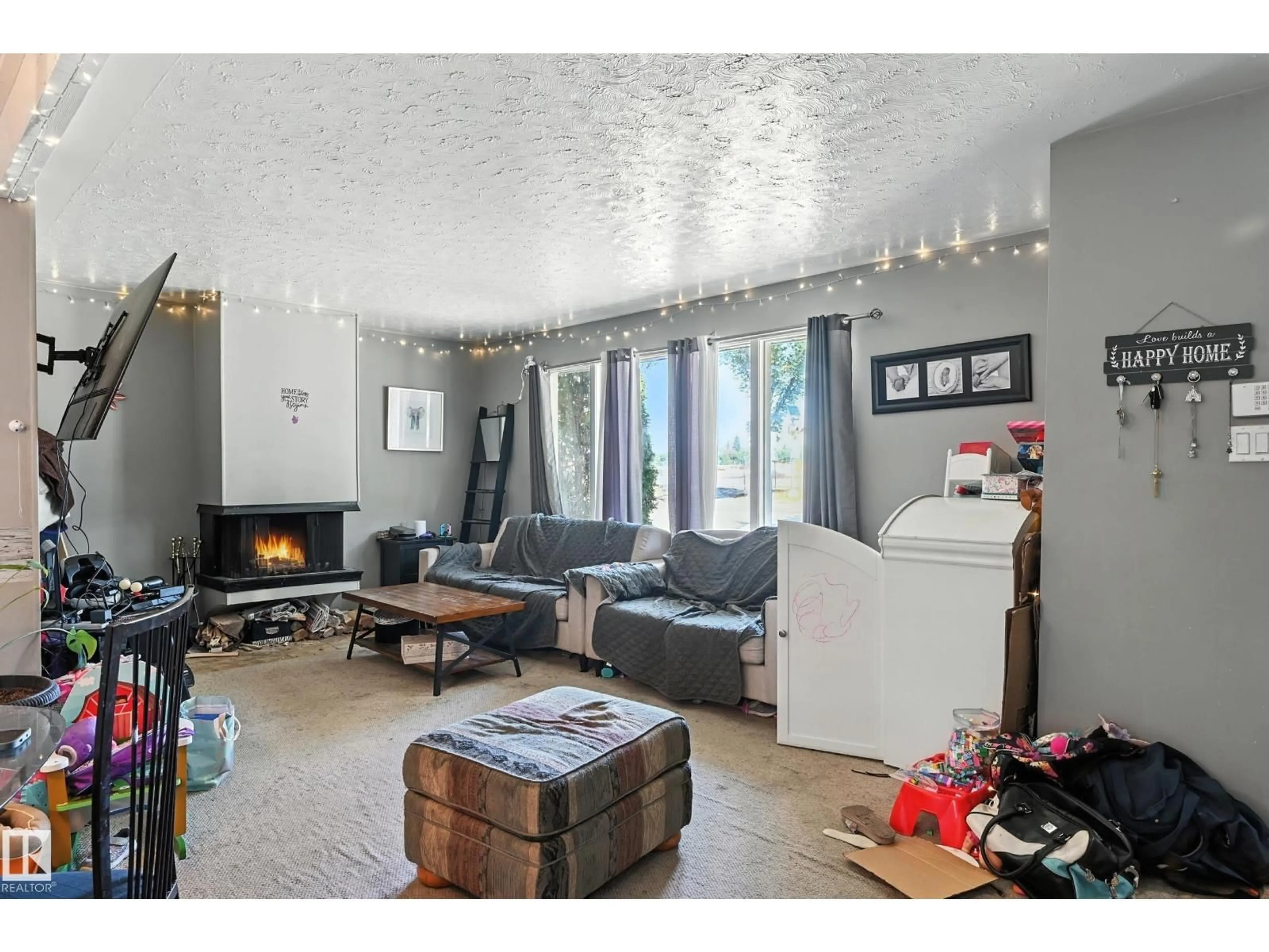 Living room with furniture, unknown for 20 SUNSET BV, St. Albert Alberta T8N0N5