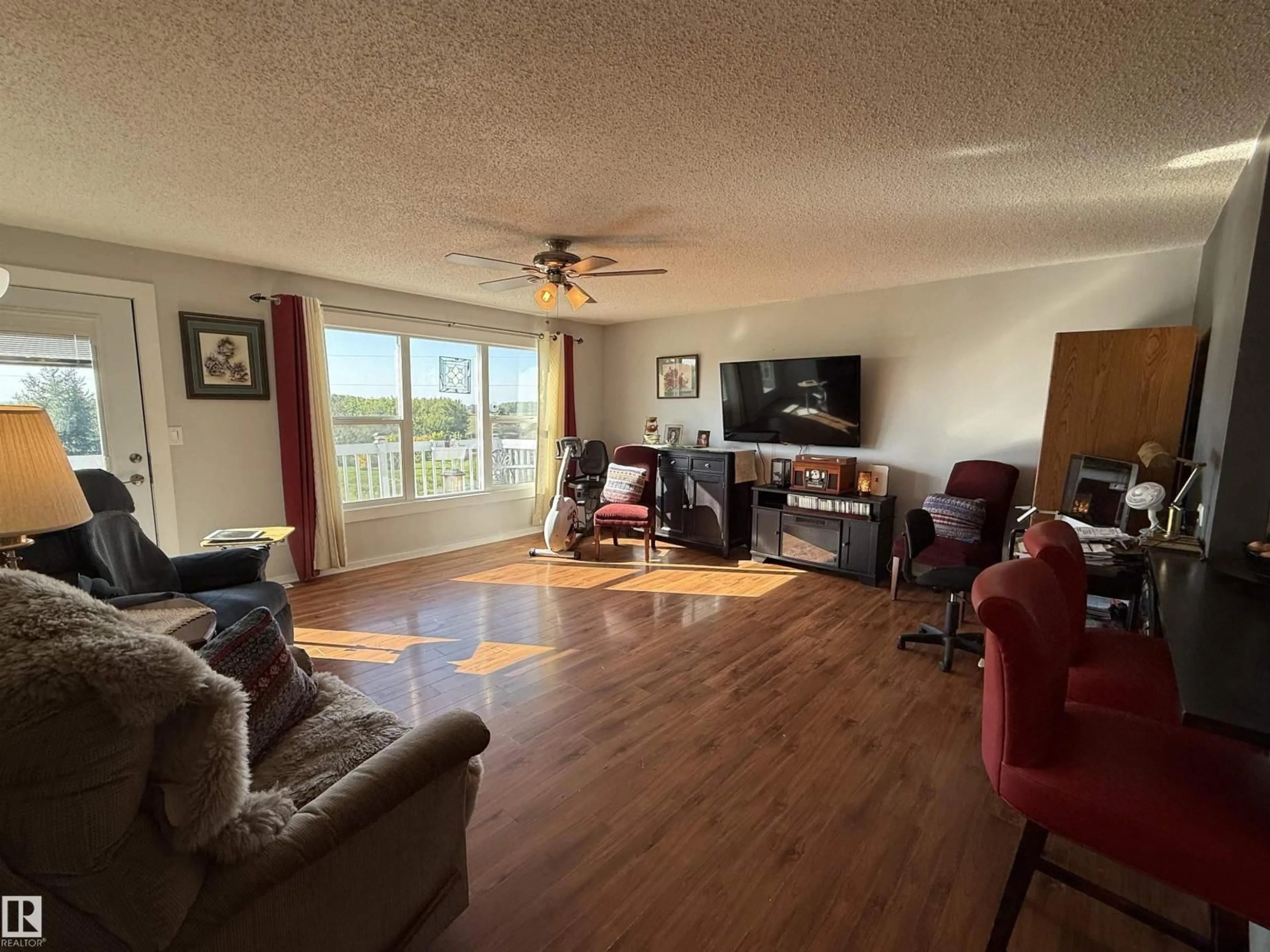 A pic of a room for 56024 RGE RD 13, Rural Lac Ste. Anne County Alberta T0E1V0