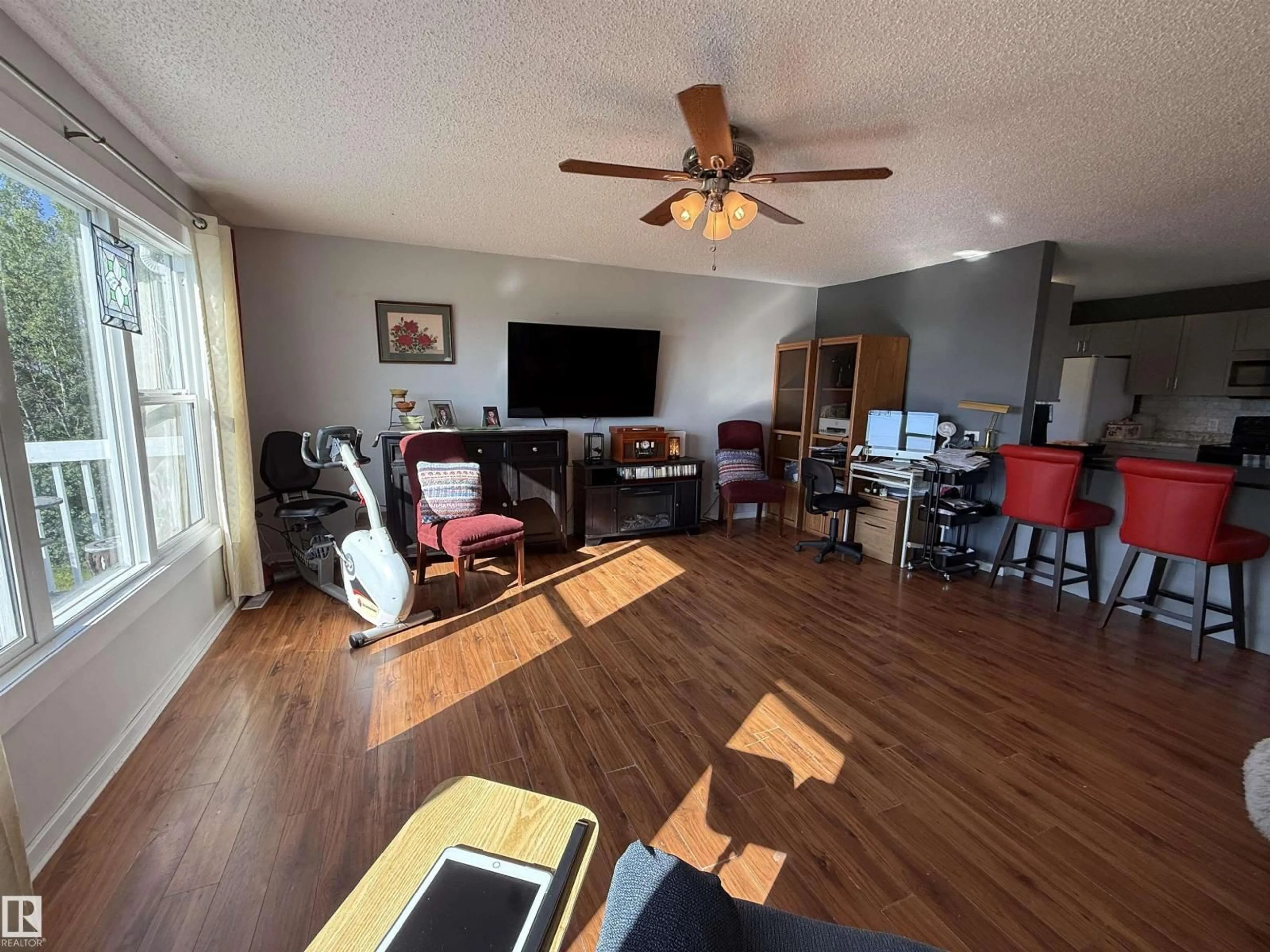 A pic of a room for 56024 RGE RD 13, Rural Lac Ste. Anne County Alberta T0E1V0
