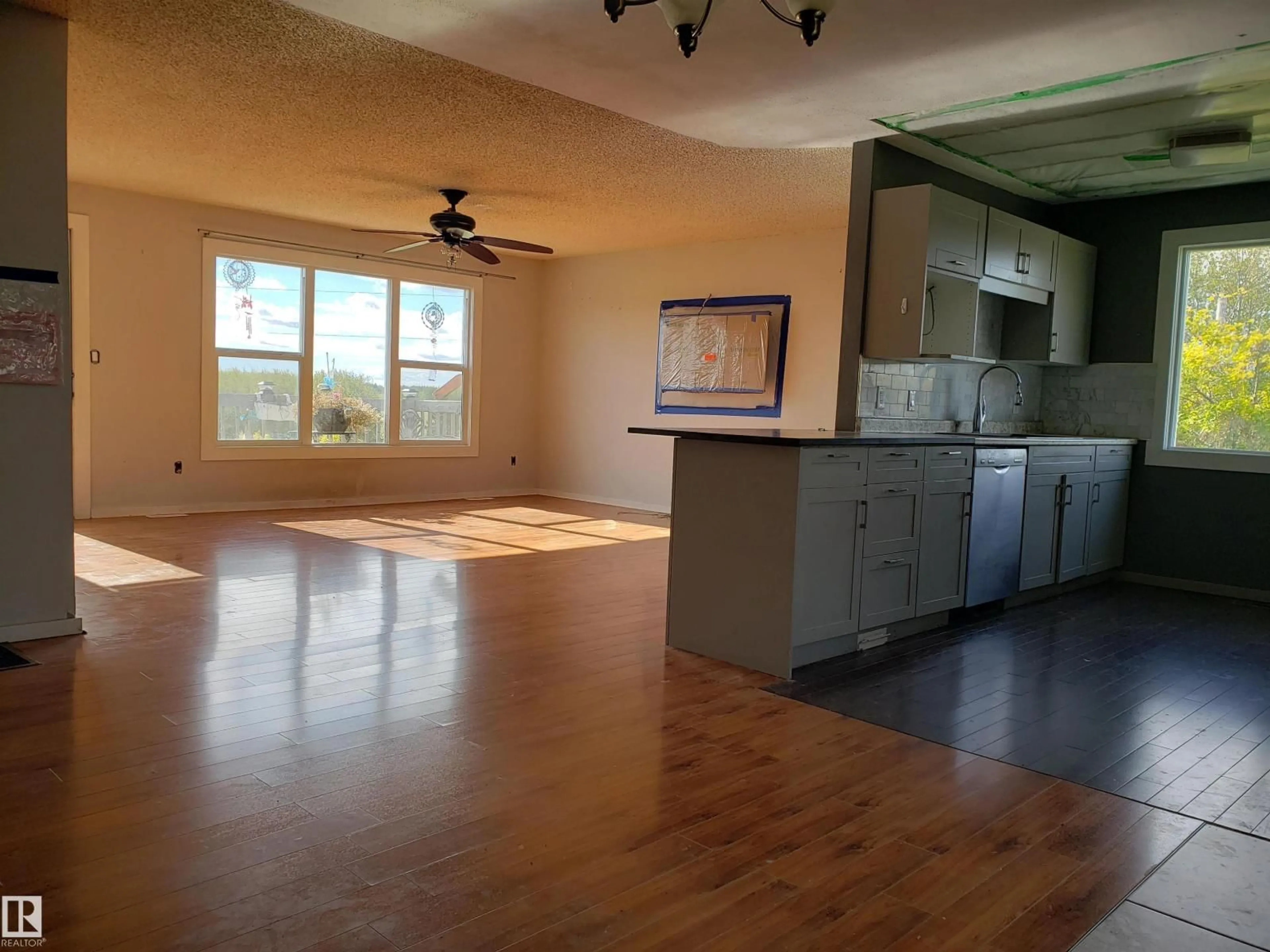 Open concept kitchen, unknown for 56024 RGE RD 13, Rural Lac Ste. Anne County Alberta T0E1V0
