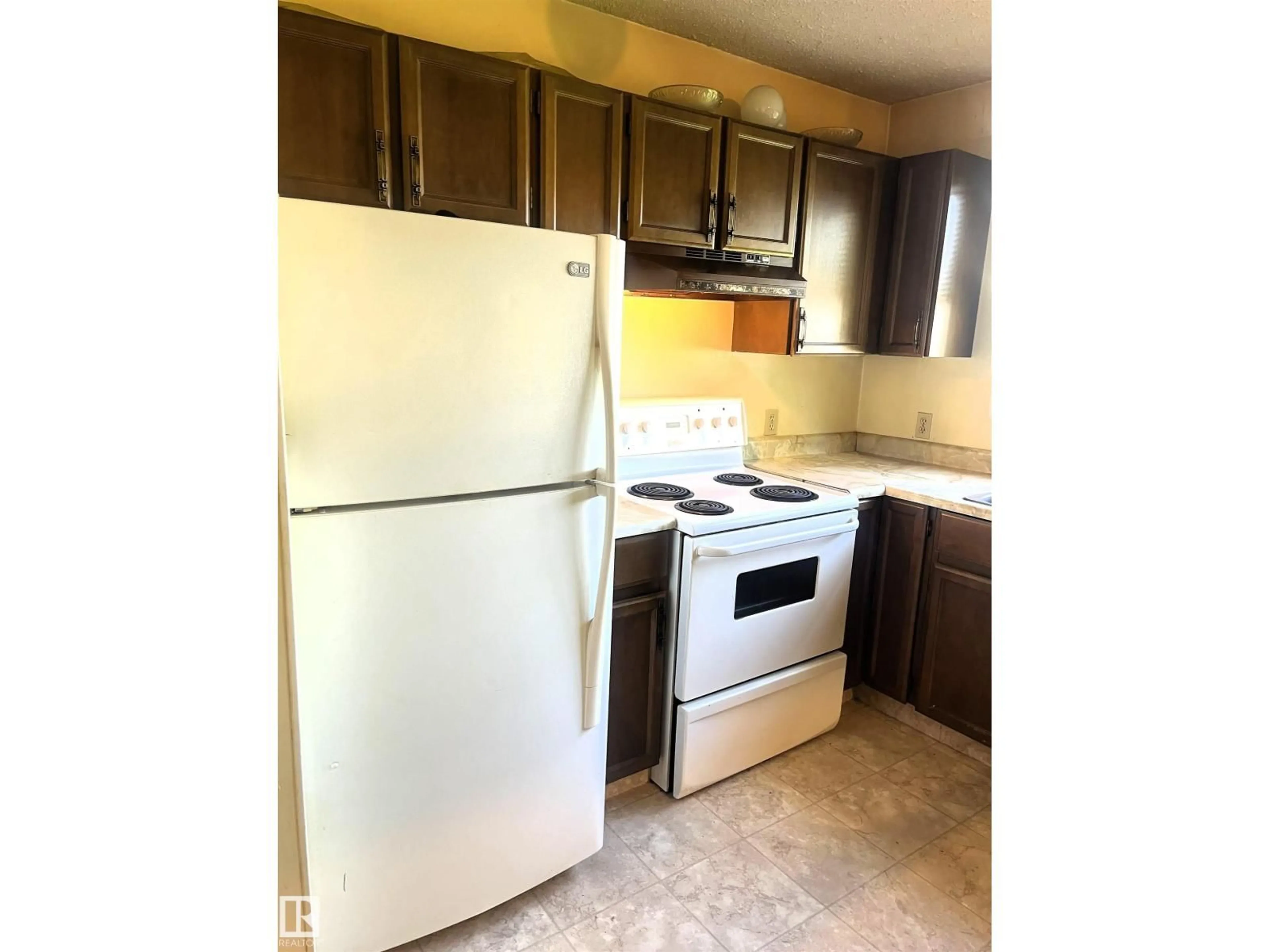 Standard kitchen, unknown for 4821 52 AVE, Wildwood Alberta T0E2M0