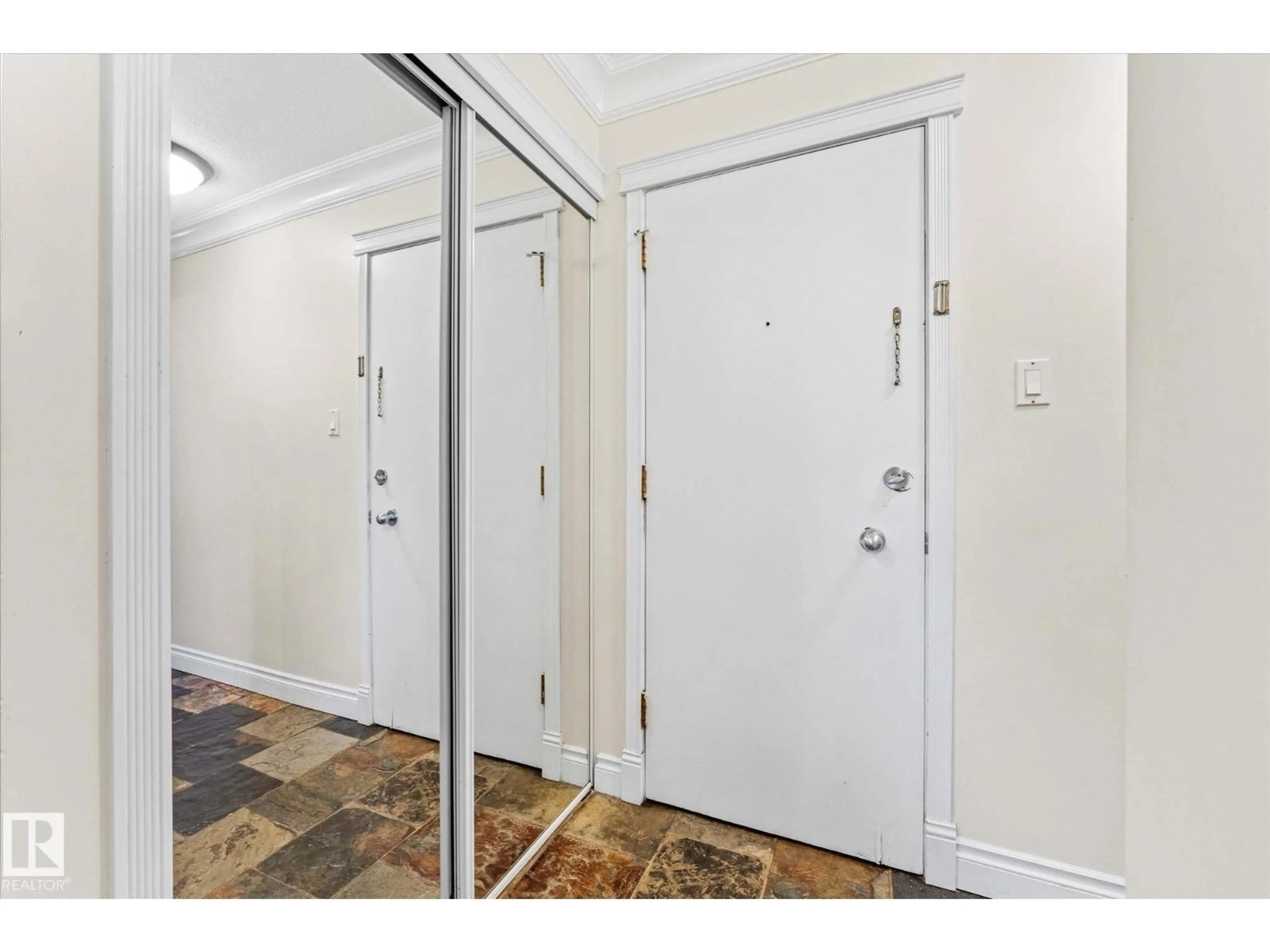 Indoor entryway for #204 - 10745 83 AV, Edmonton Alberta T6E2E5