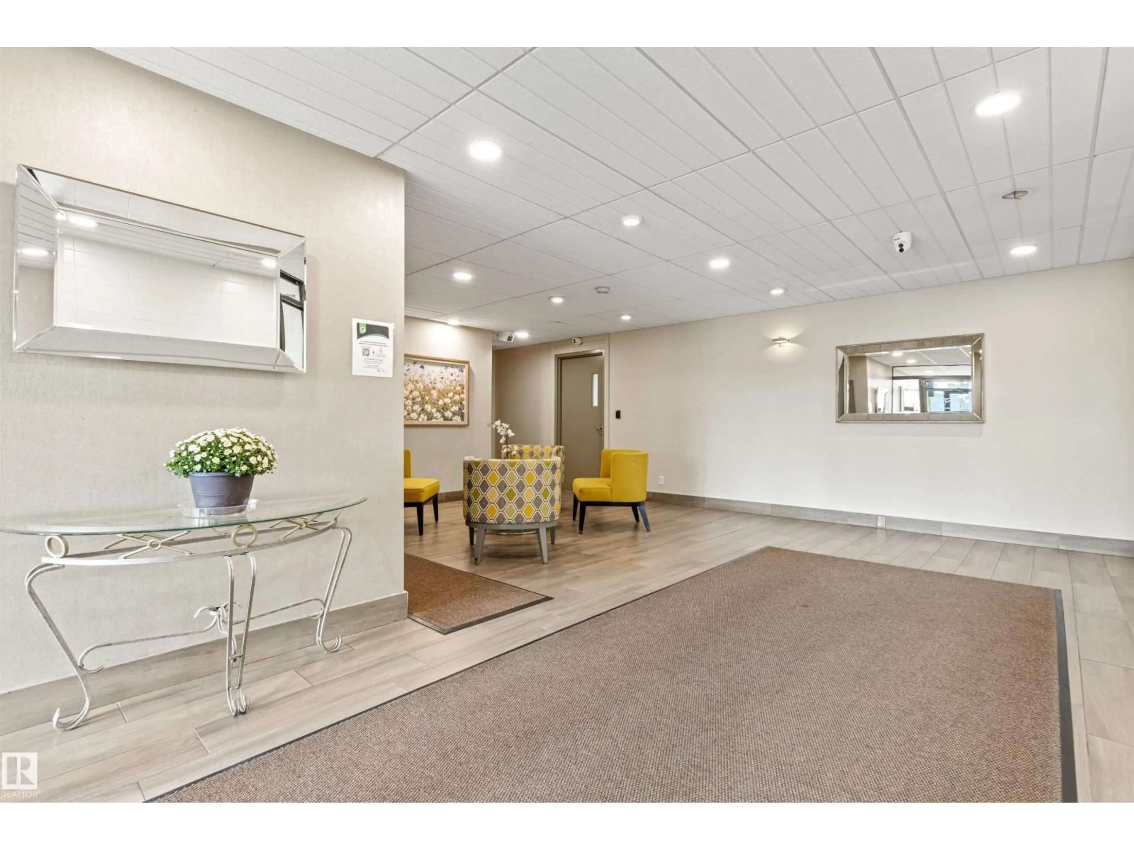 Indoor foyer for #1003 - 12121 JASPER AV, Edmonton Alberta T5N3X7