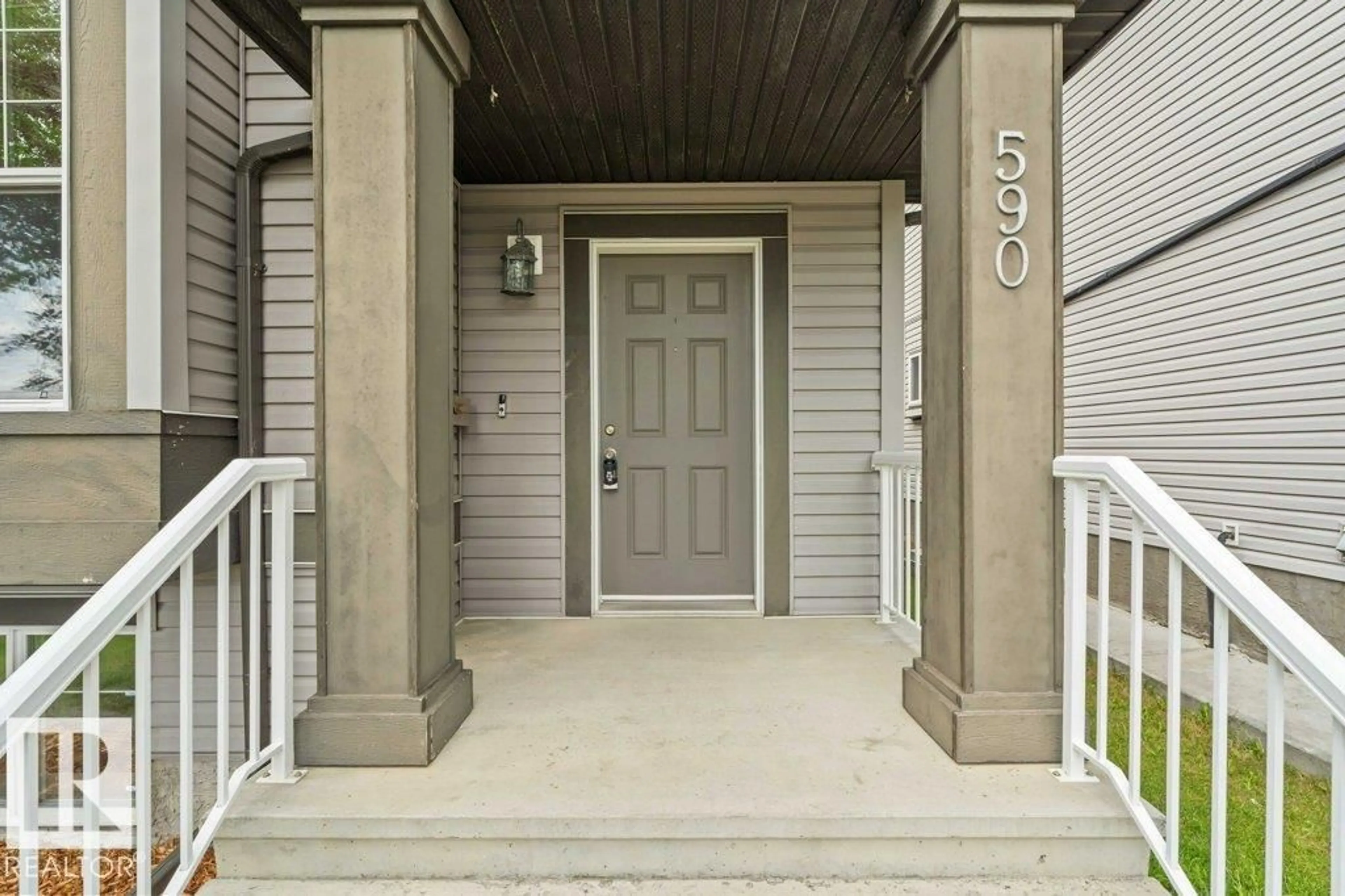 Indoor entryway for 590 TAMARACK RD, Edmonton Alberta T6T0M8