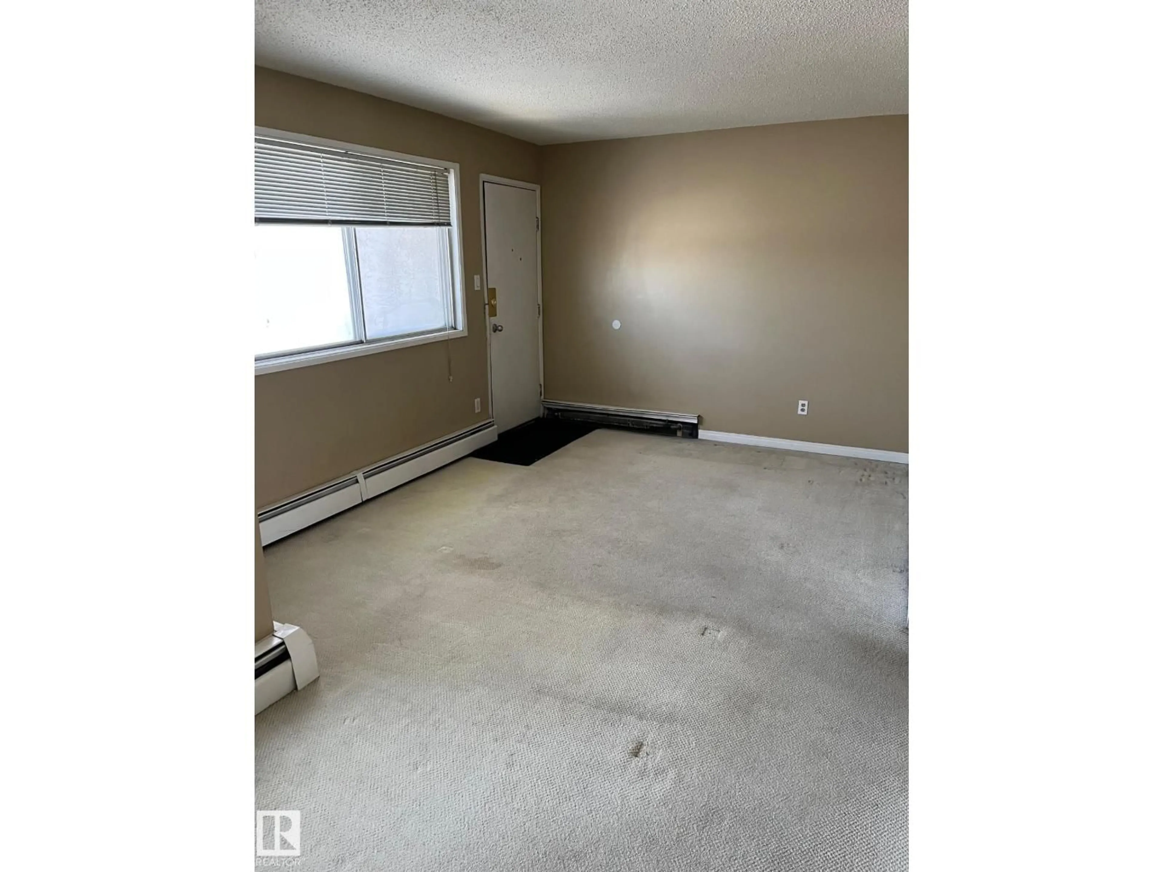 A pic of a room for #401 - 3511 60 ST, Edmonton Alberta T6L2H2