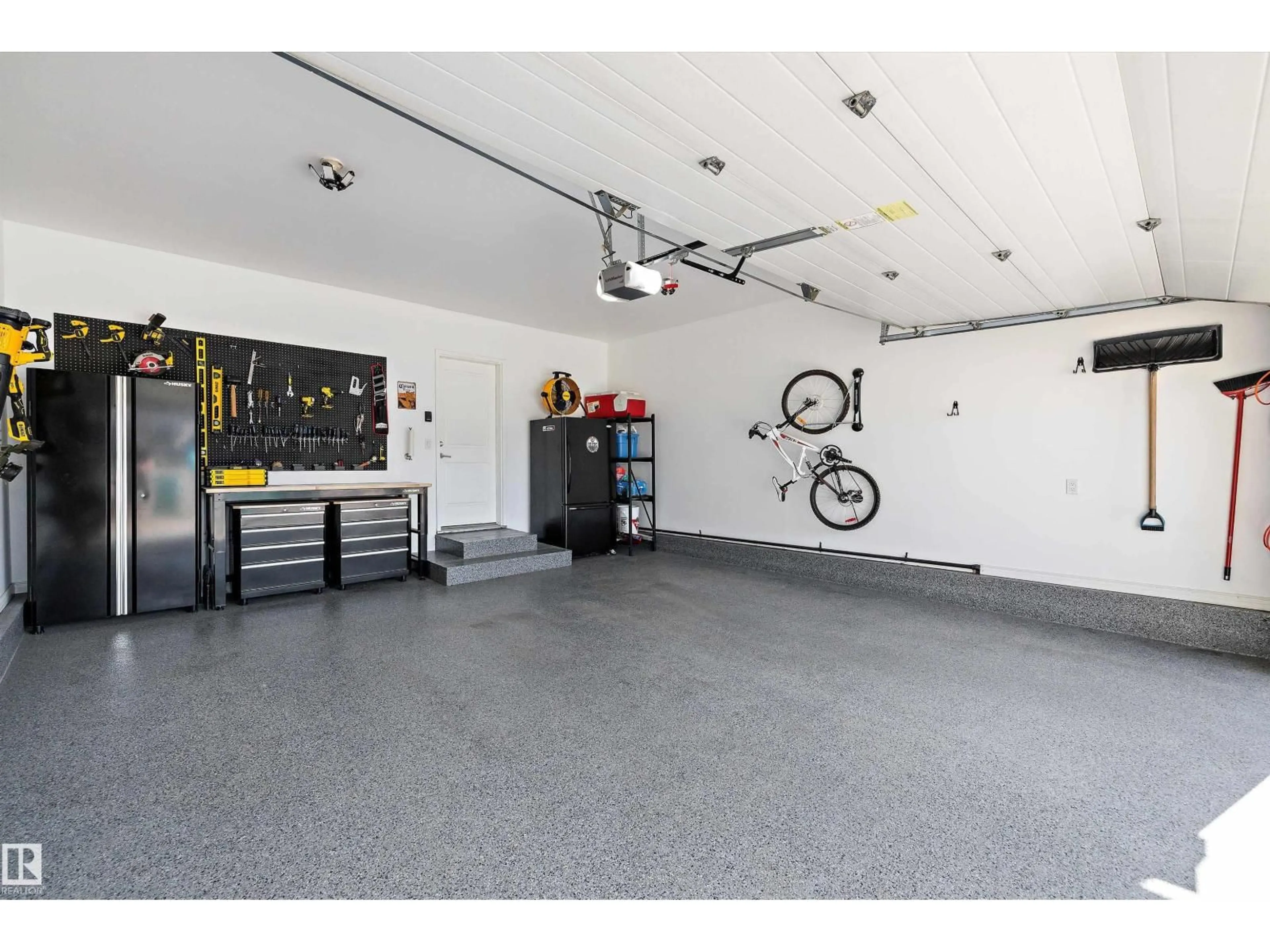 Indoor garage for NW - 17312 126 ST, Edmonton Alberta T5X0J9