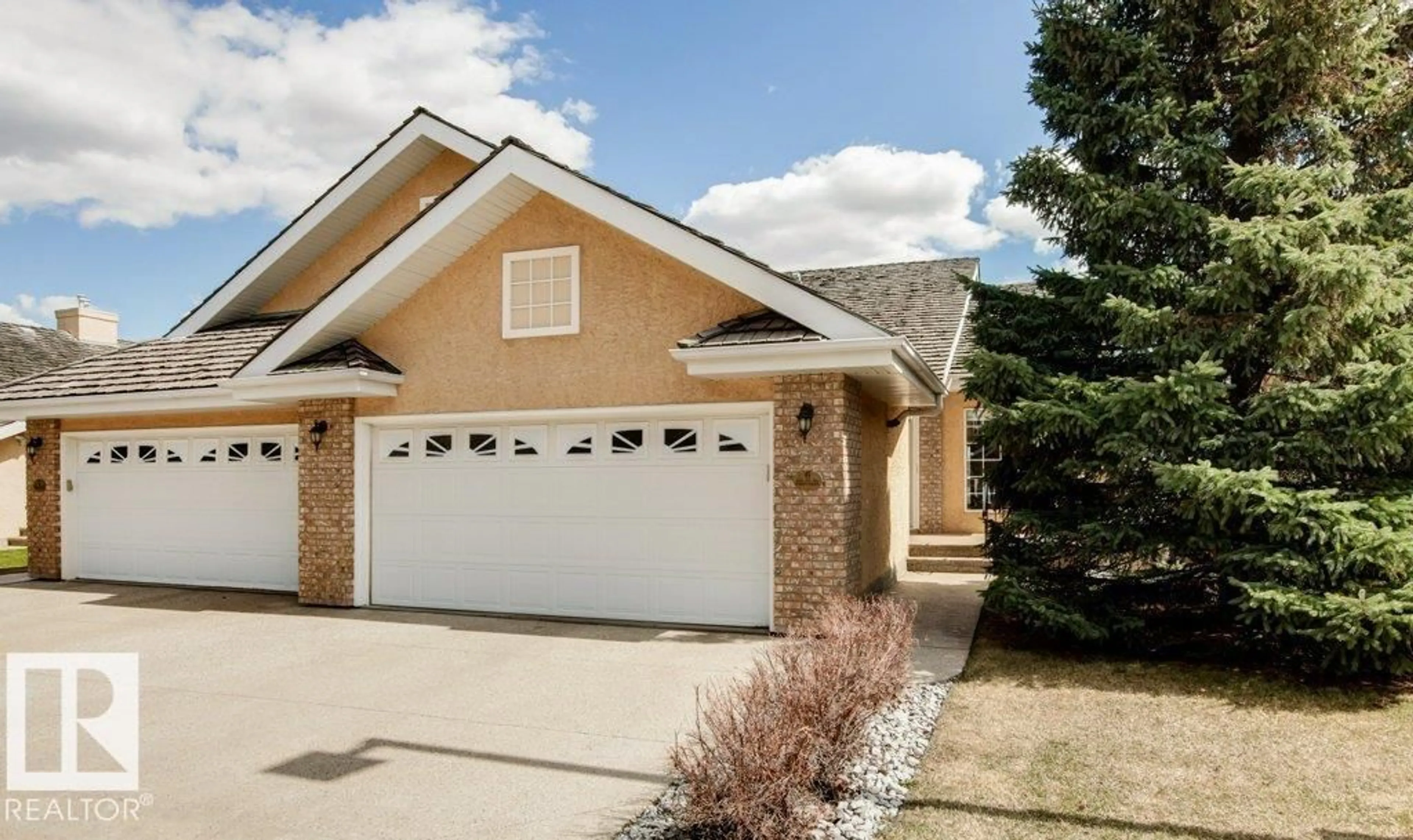 Home with vinyl exterior material, street for #6 - 920 119 ST, Edmonton Alberta T6J7H1