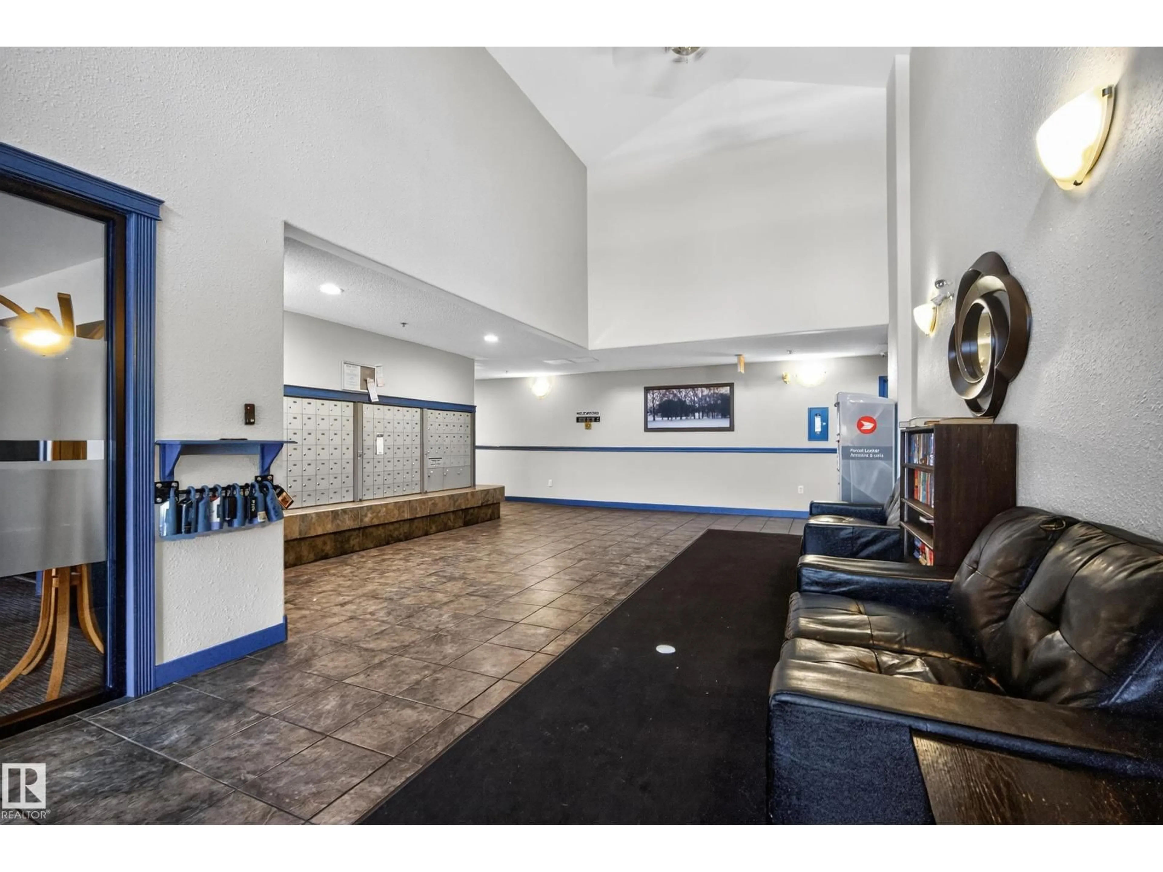 Lobby for 420 - 2305 35A AV NW, Edmonton Alberta T6T1Z2