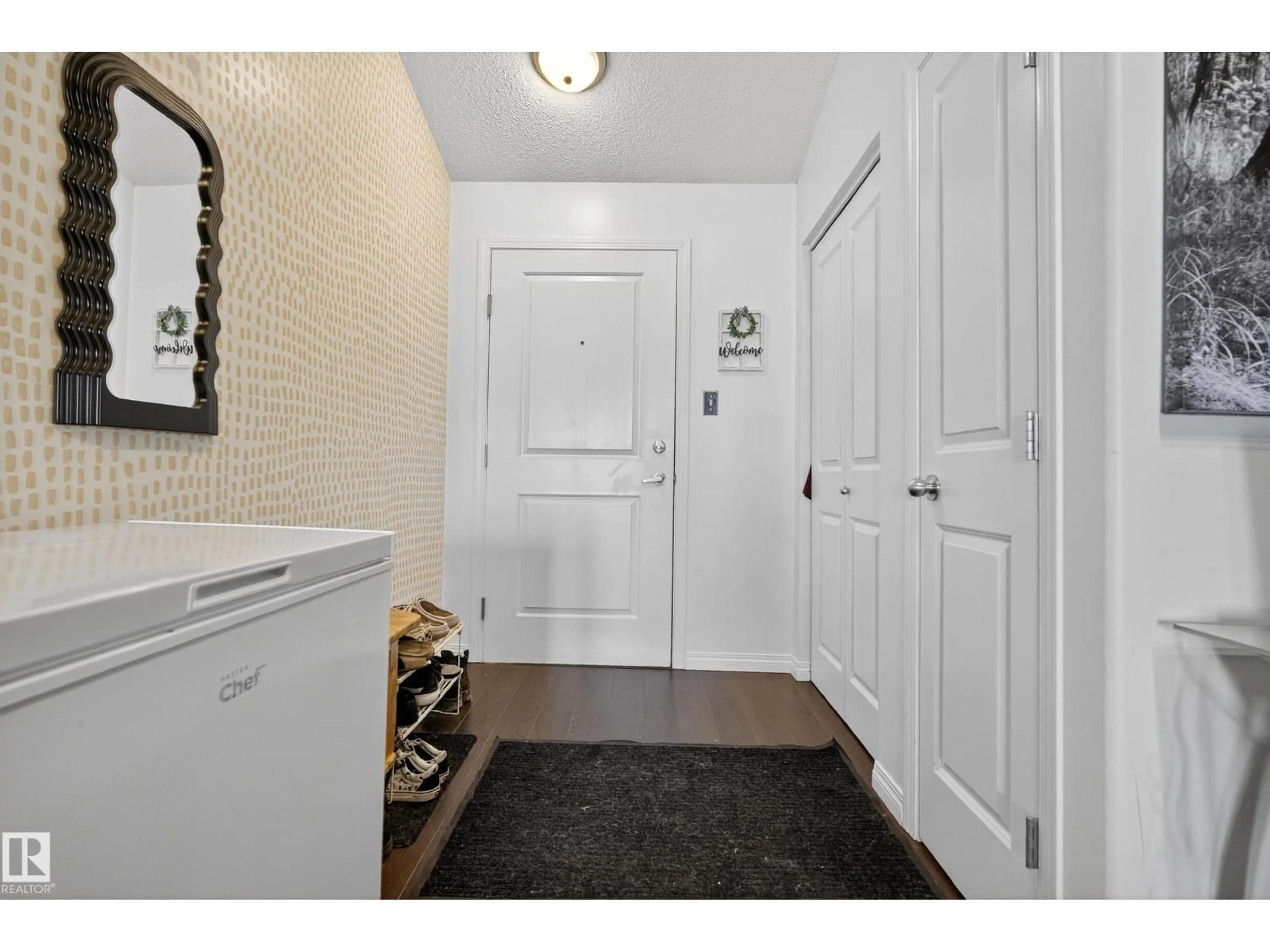Indoor entryway for 420 - 2305 35A AV NW, Edmonton Alberta T6T1Z2