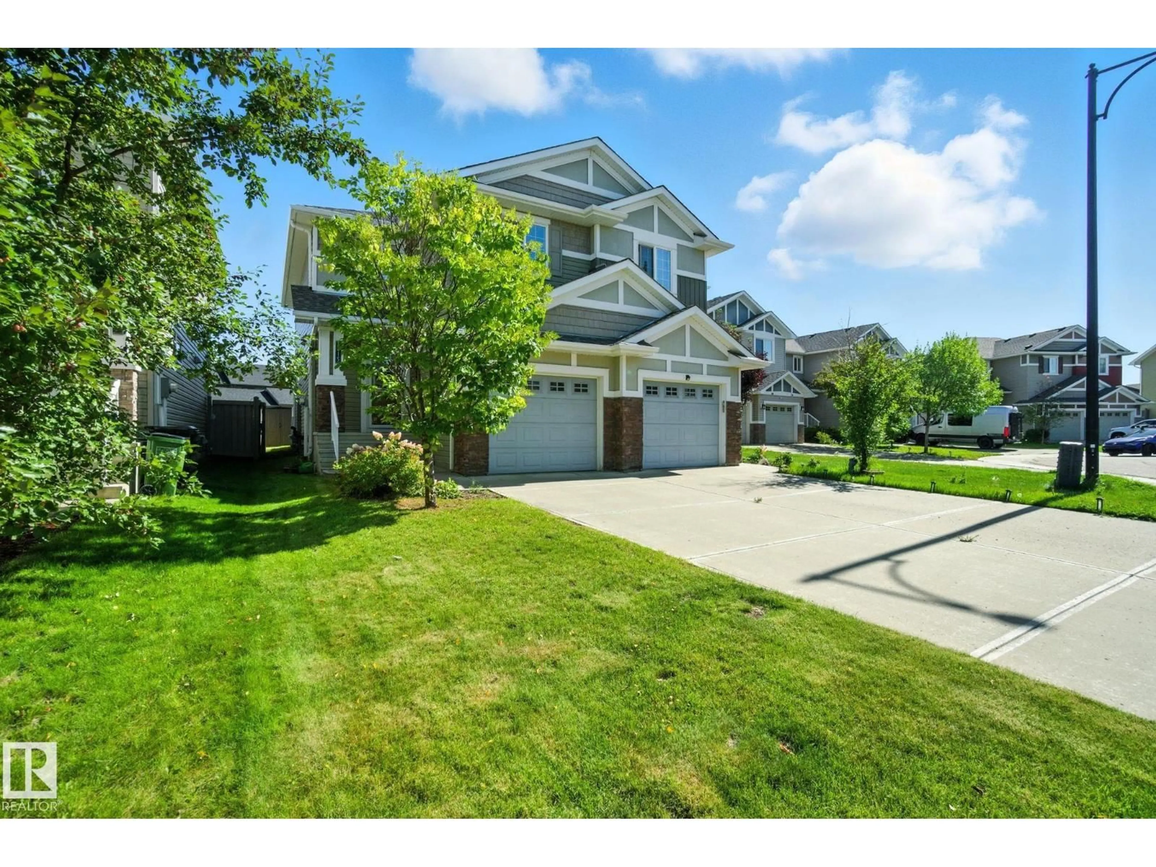 A pic from outside/outdoor area/front of a property/back of a property/a pic from drone, street for SW - 6815 CARDINAL LI, Edmonton Alberta T6W1Y9