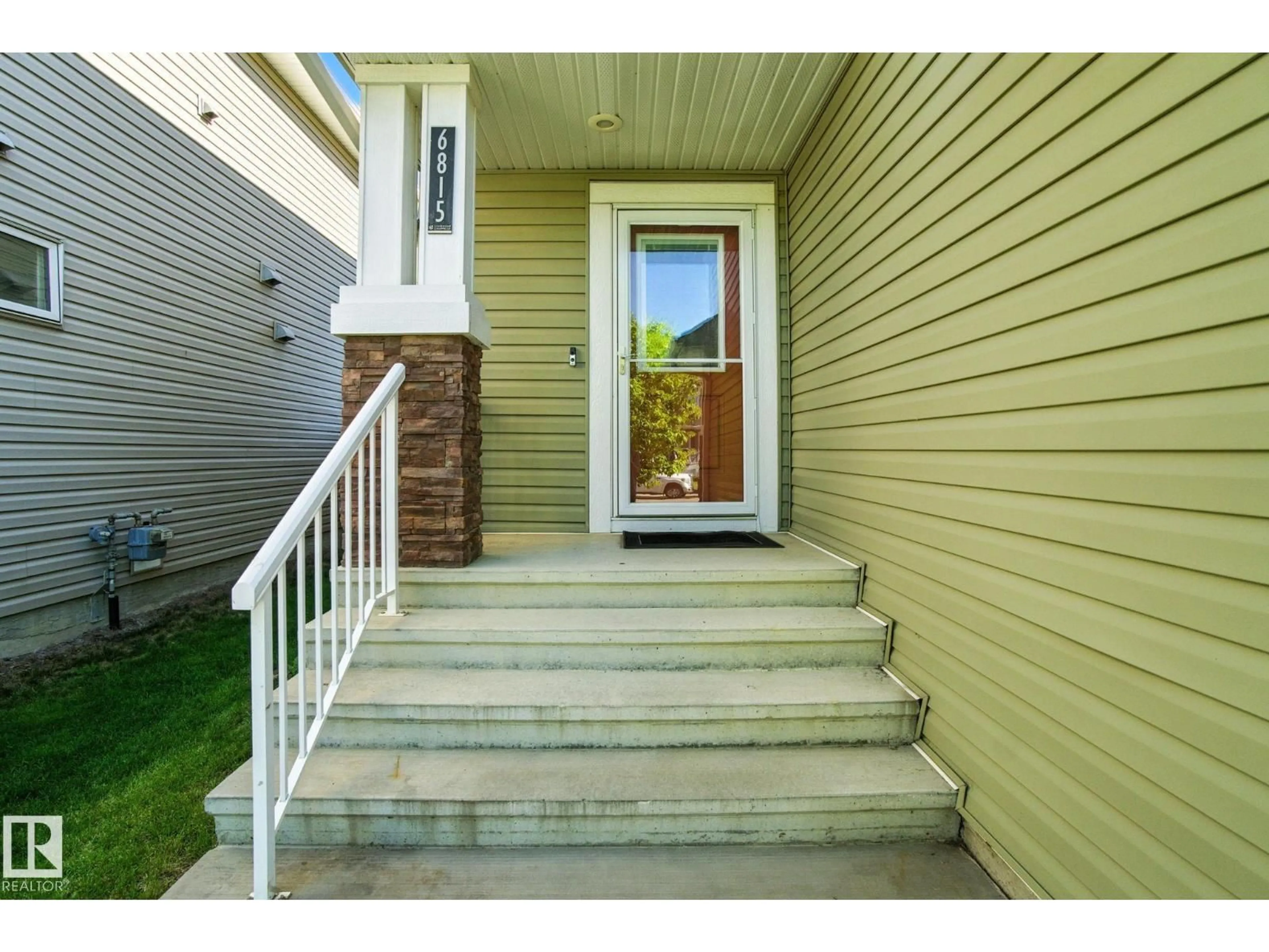 Indoor entryway for SW - 6815 CARDINAL LI, Edmonton Alberta T6W1Y9