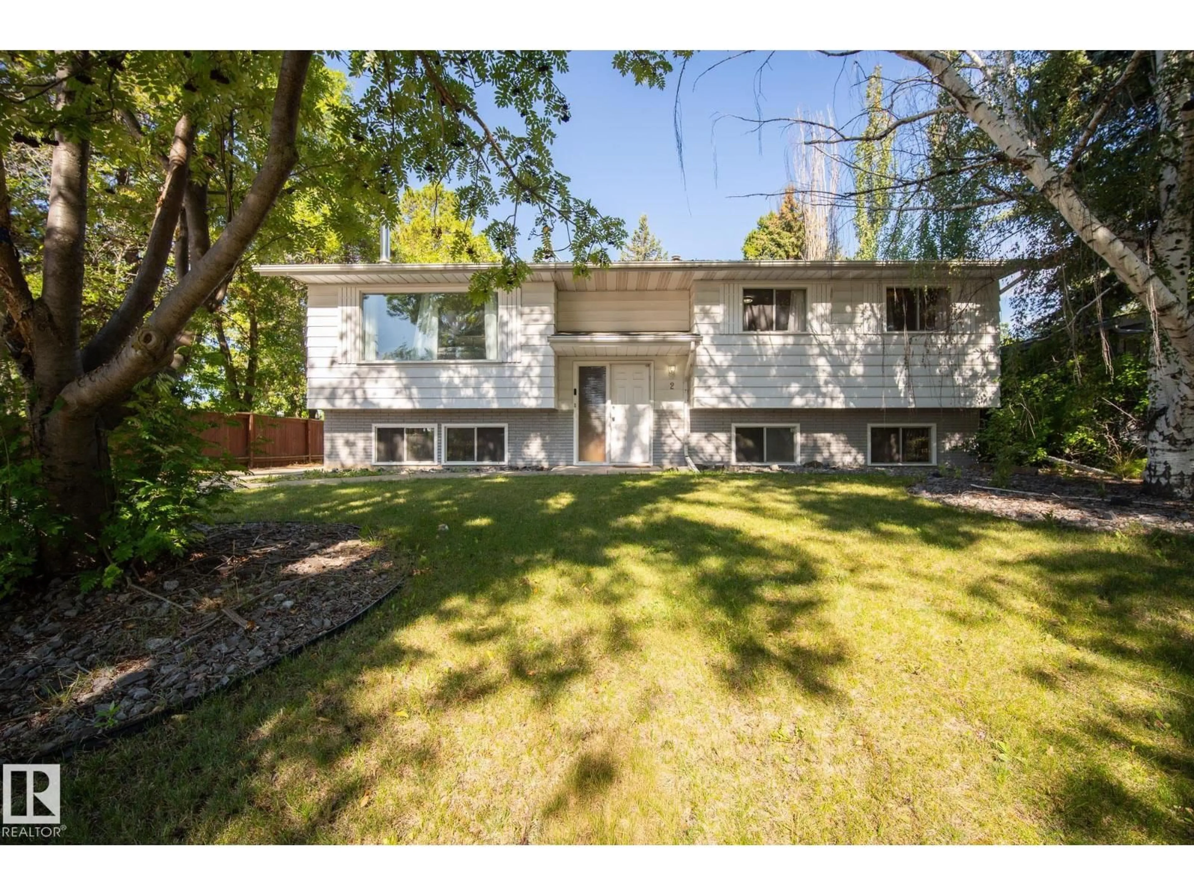 A pic from outside/outdoor area/front of a property/back of a property/a pic from drone, street for 2 FARMSTEAD AV, St. Albert Alberta T8N1V8