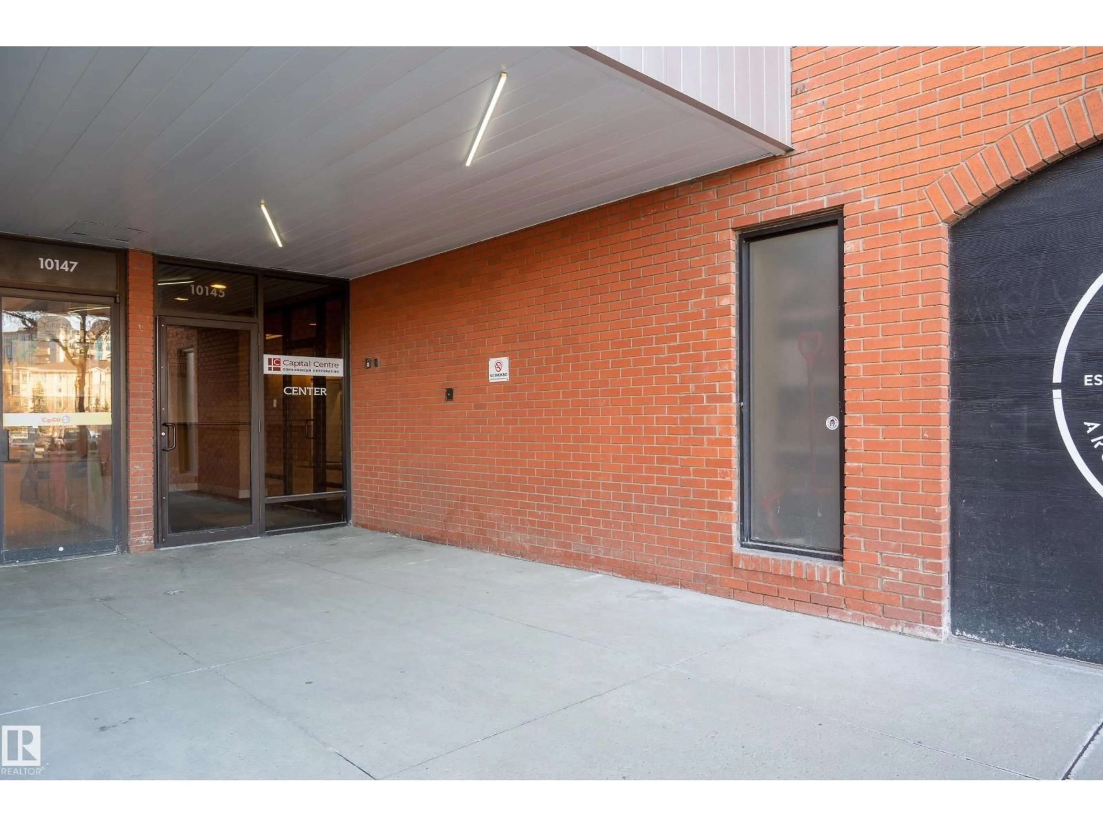Indoor foyer for 809 10145 109 ST NW, Edmonton Alberta T5J3M5