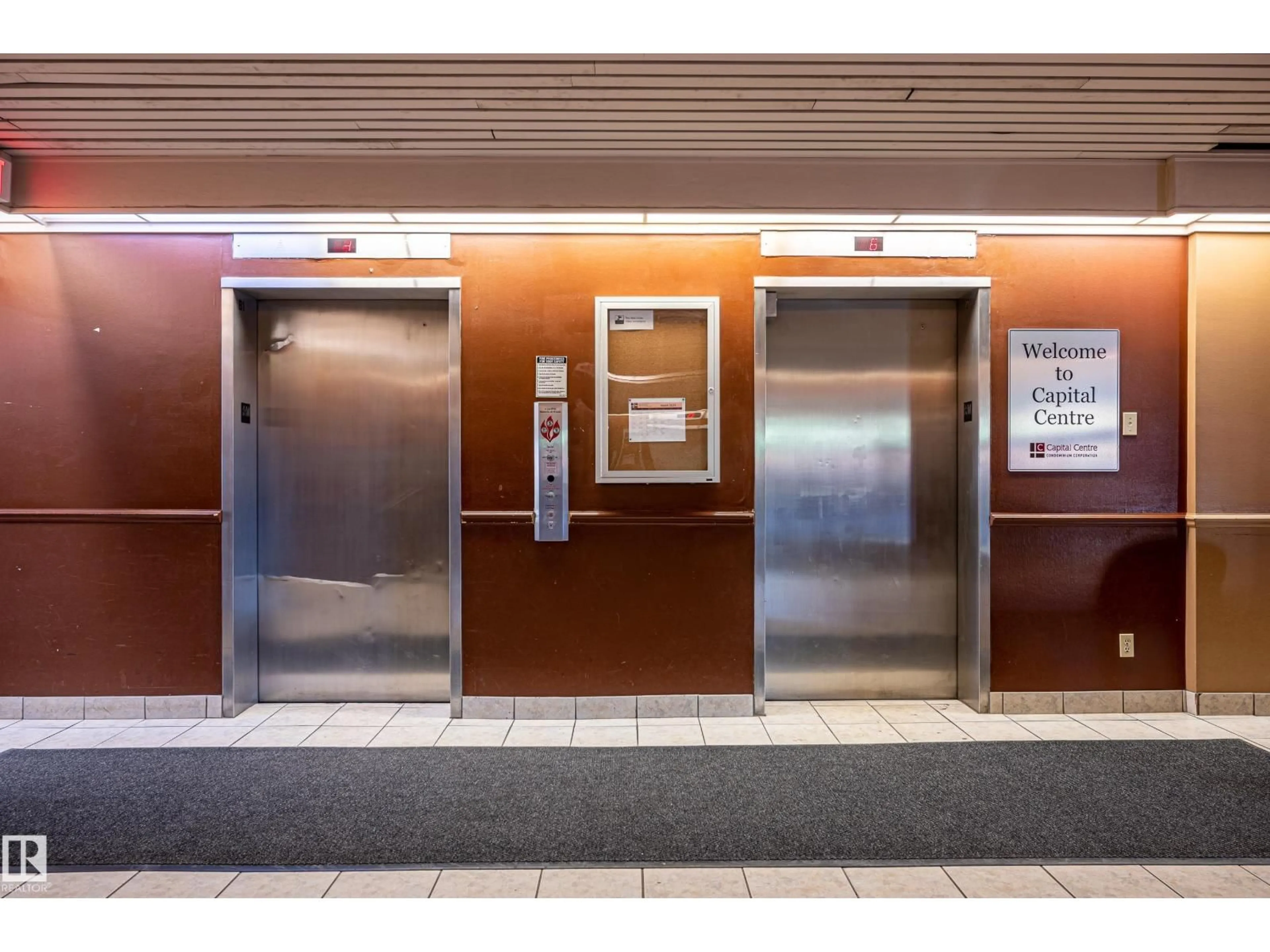 Indoor foyer for 809 10145 109 ST NW, Edmonton Alberta T5J3M5