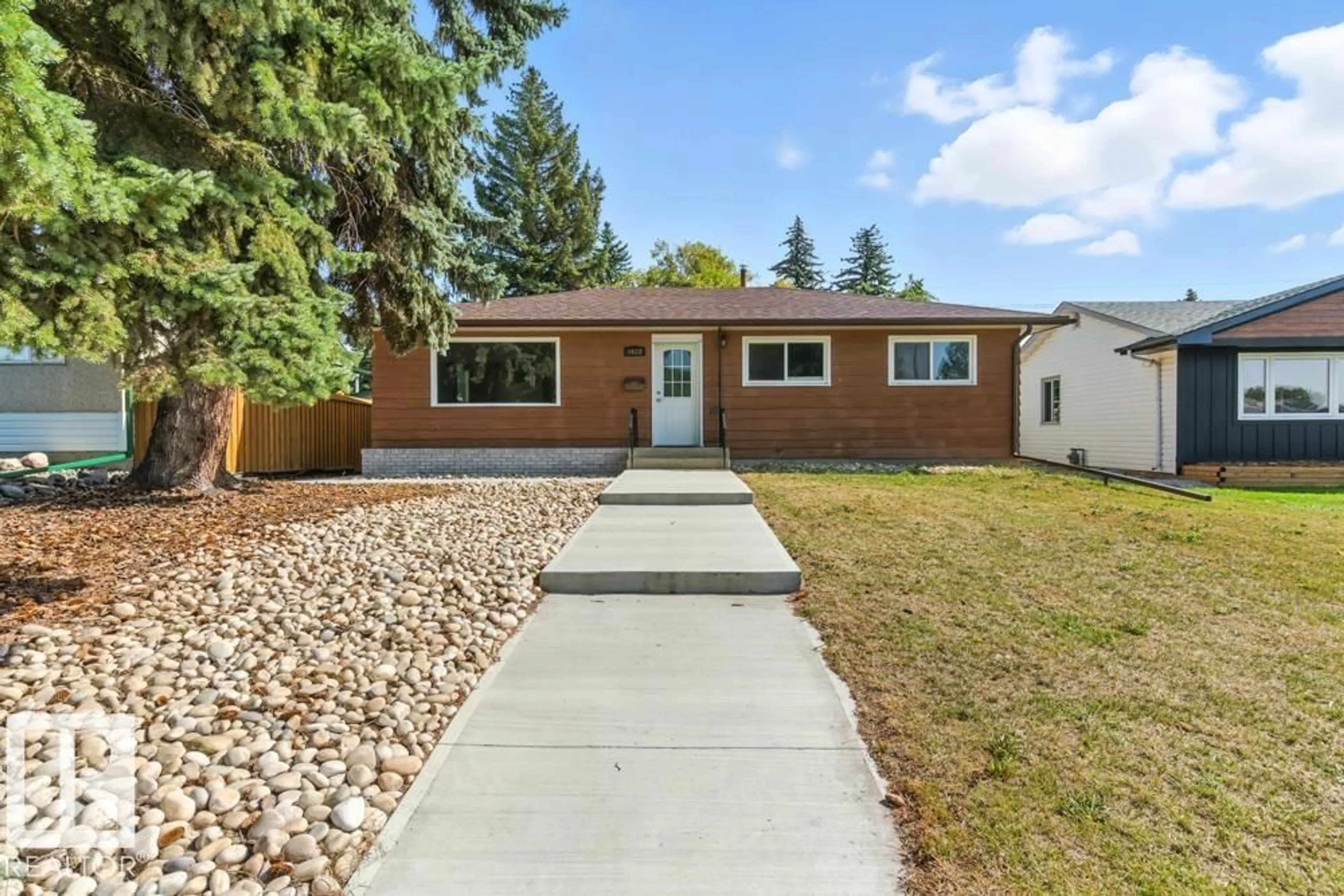 Home with vinyl exterior material, street for NW - 9623 52 ST, Edmonton Alberta T6B1G8