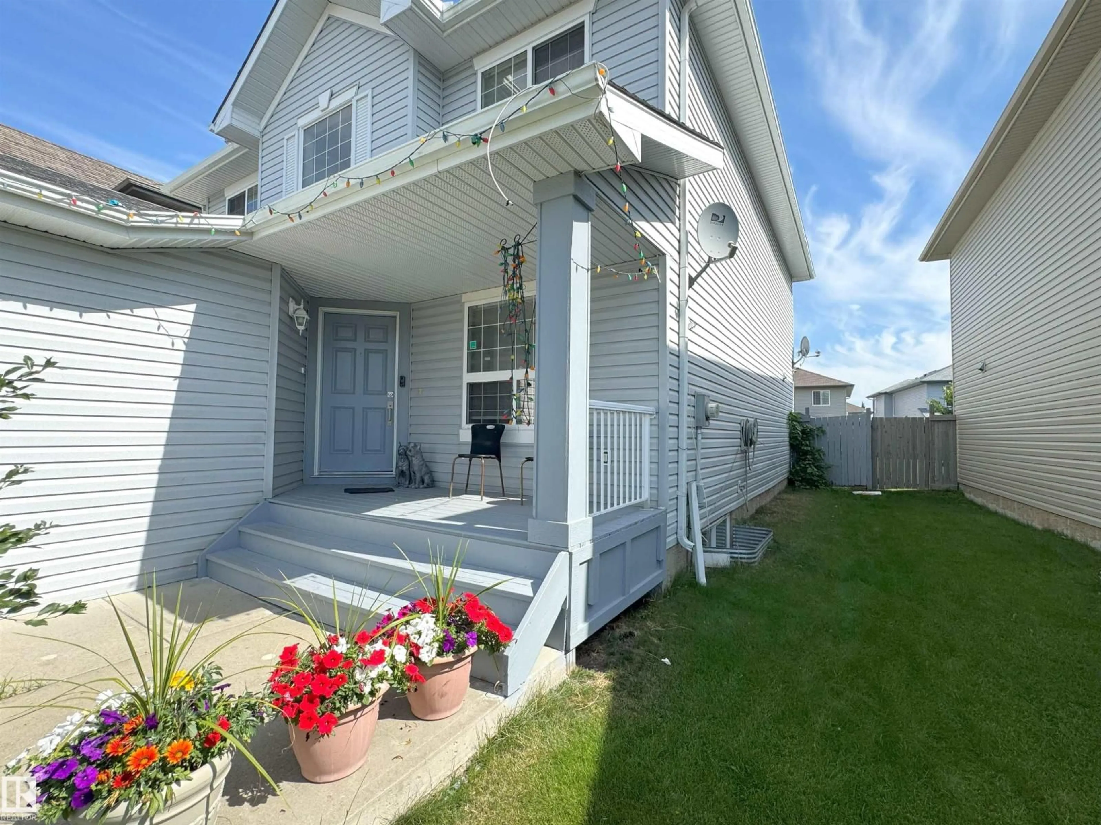 Home with vinyl exterior material, street for NW - 3415 25 ST, Edmonton Alberta T6T0B1