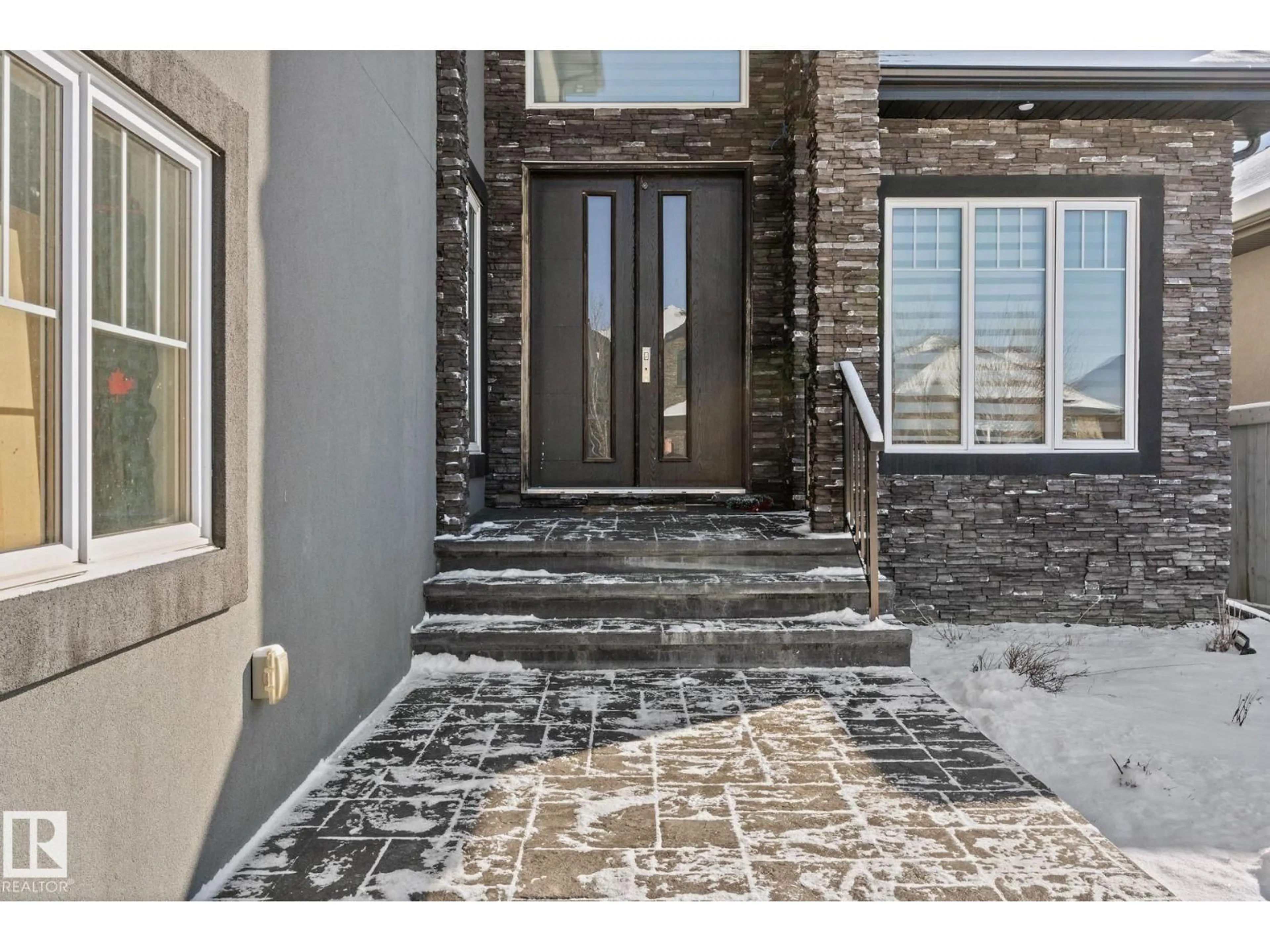 Indoor entryway for 1507 ADAMSON VW, Edmonton Alberta T6W0V4