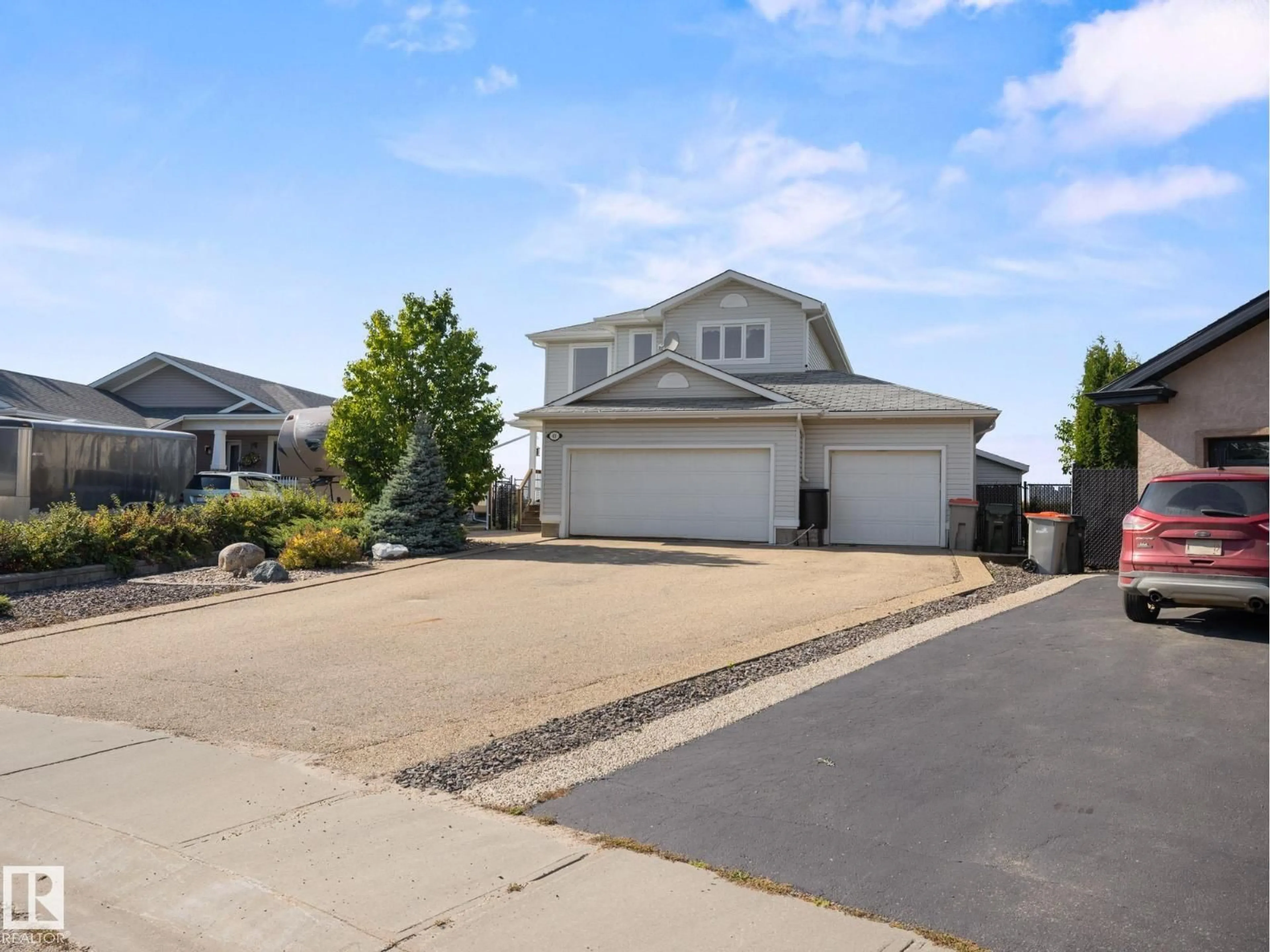 Home with vinyl exterior material, street for 69 BRIARWOOD PT, Stony Plain Alberta T7Z2Z2