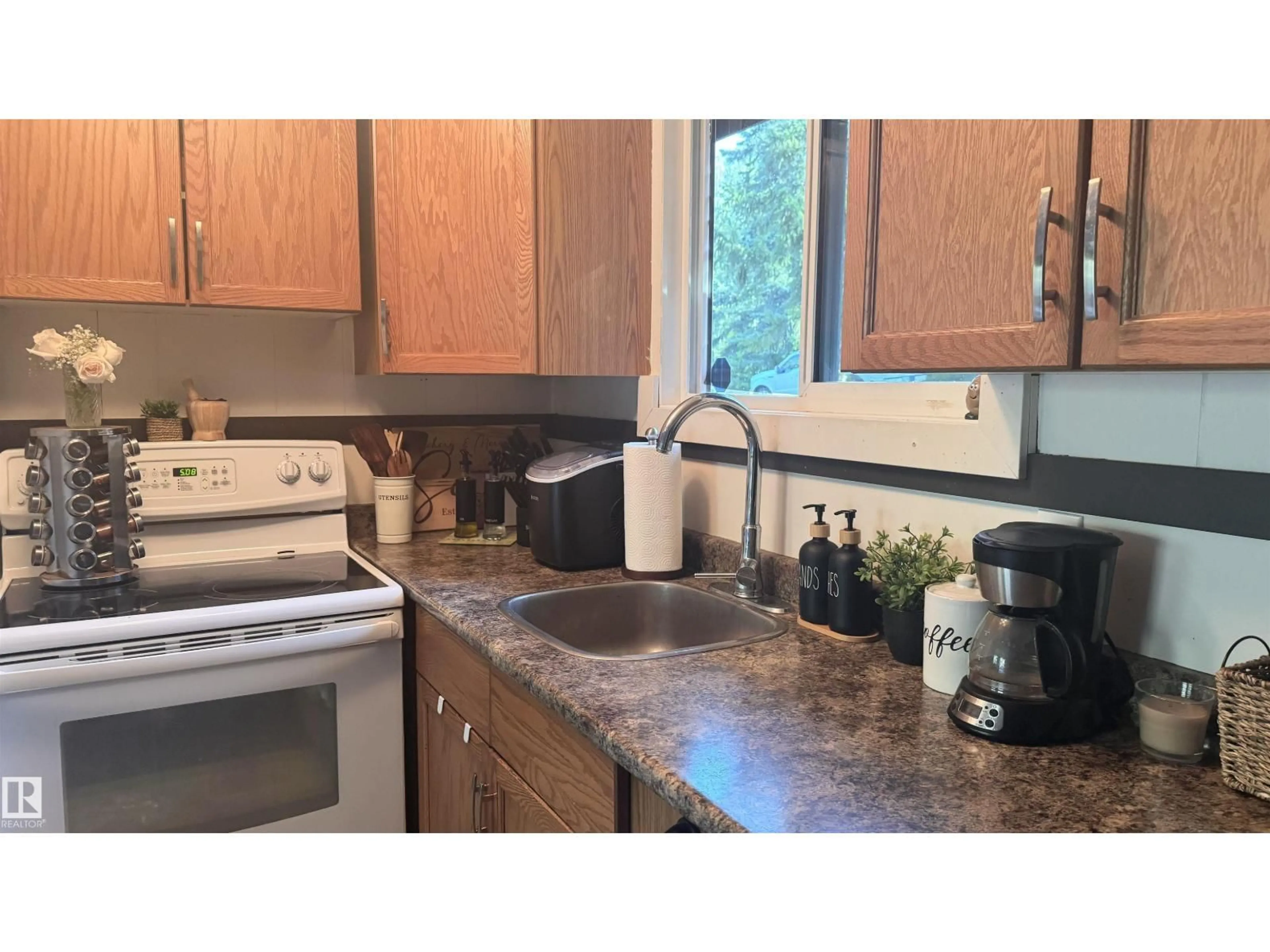Standard kitchen, unknown for 419 11121 TWP RD, Rural St. Paul County Alberta T0A0C0