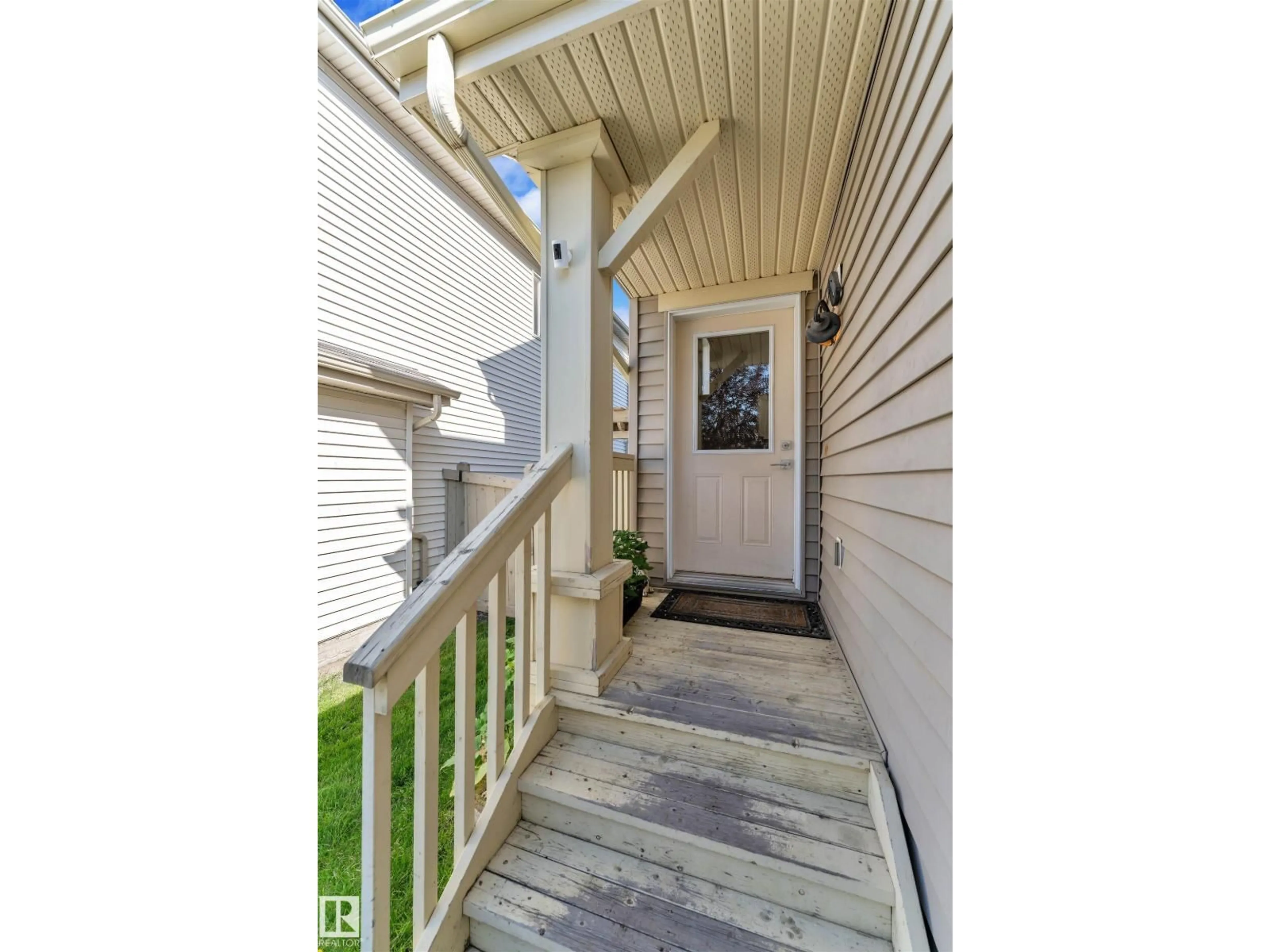 Indoor entryway for SW - 6152 13 AV, Edmonton Alberta T6X0M6
