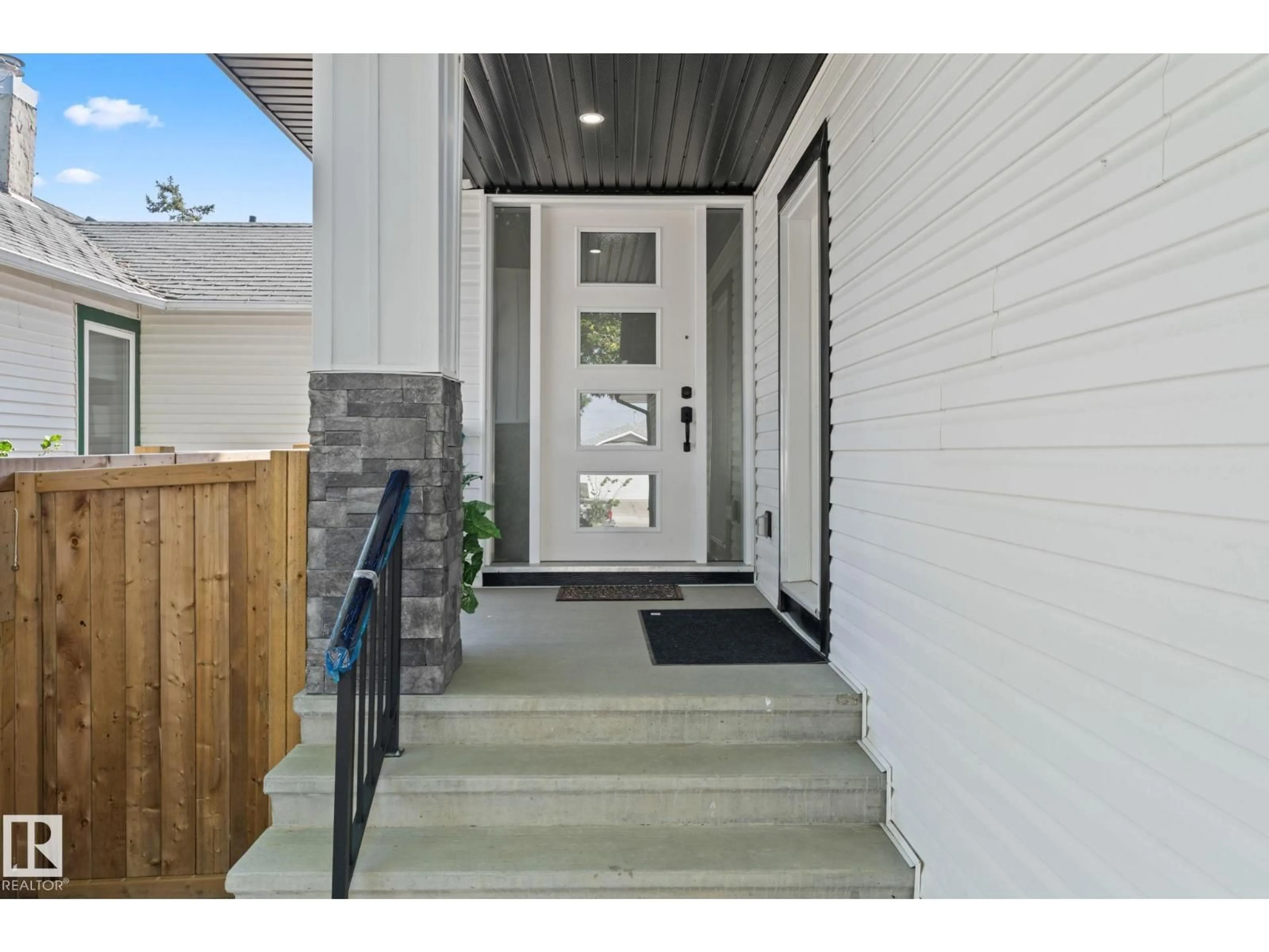 Indoor entryway for 4519 53 AV, Leduc Alberta T9E5X1