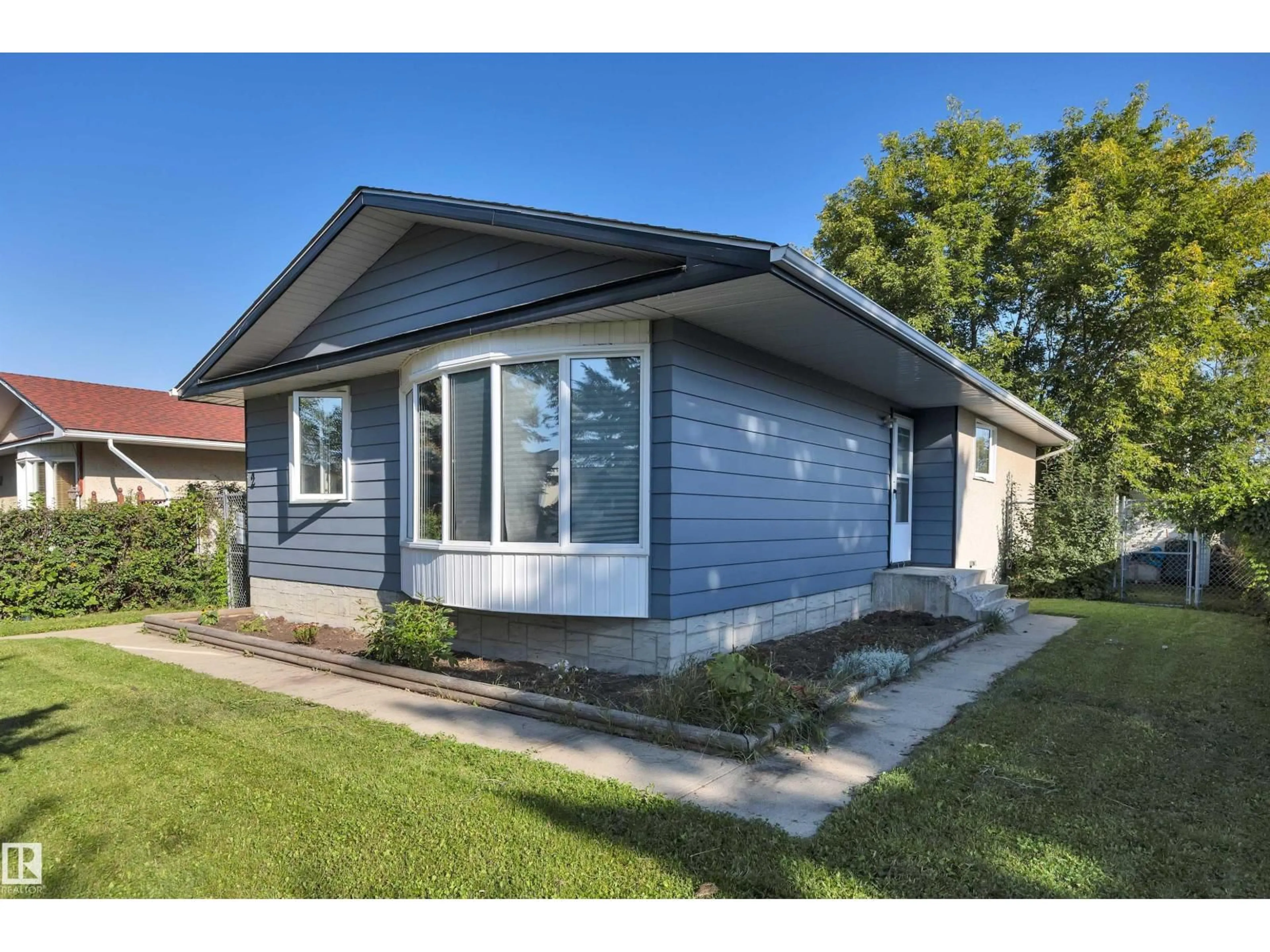 Home with vinyl exterior material, street for 2 CAMELOT PL, Leduc Alberta T9E4C4