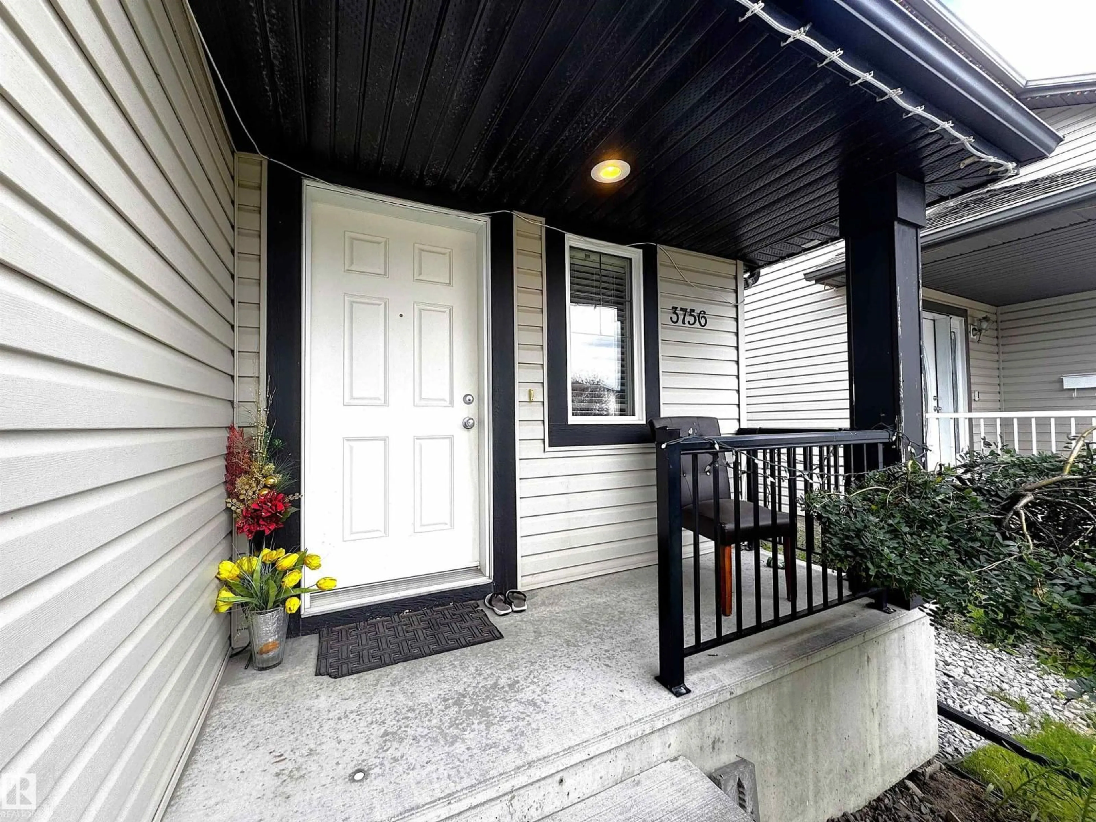 Indoor entryway for 3756 13 ST, Edmonton Alberta T6T0E5