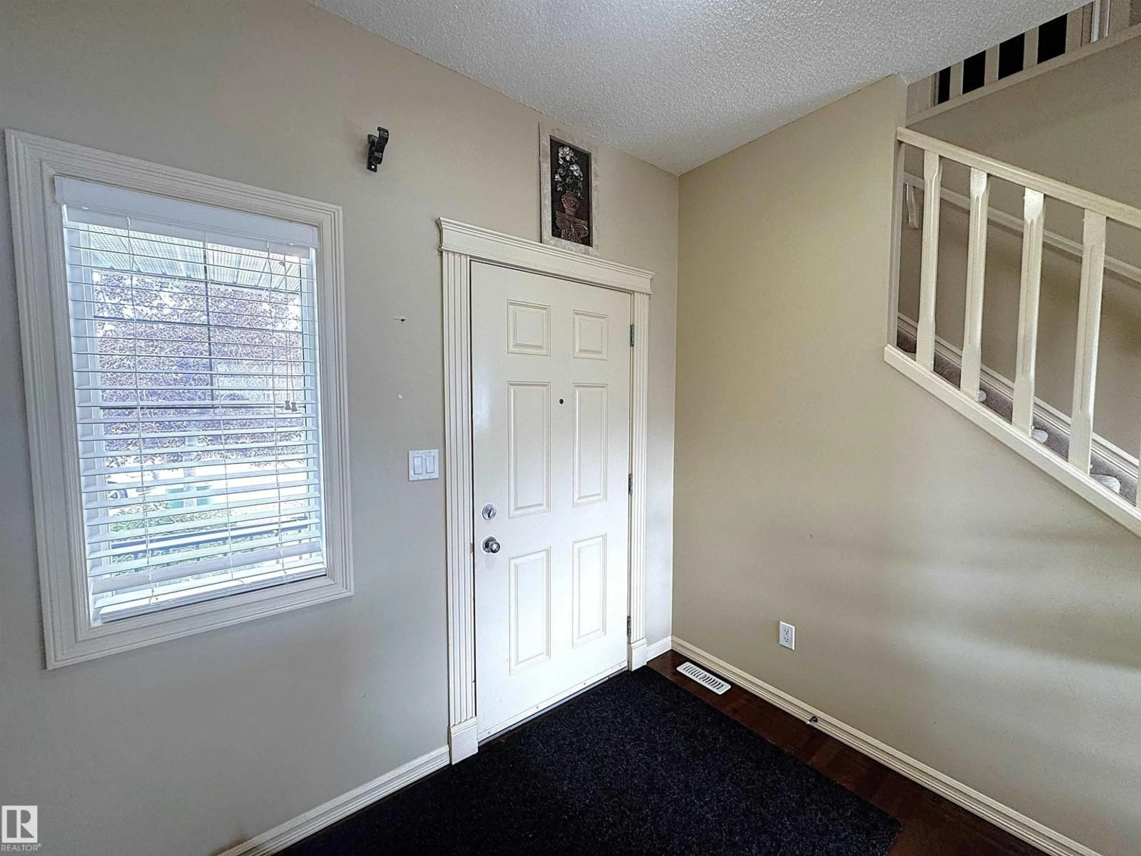 Unknown for 3756 13 ST, Edmonton Alberta T6T0E5
