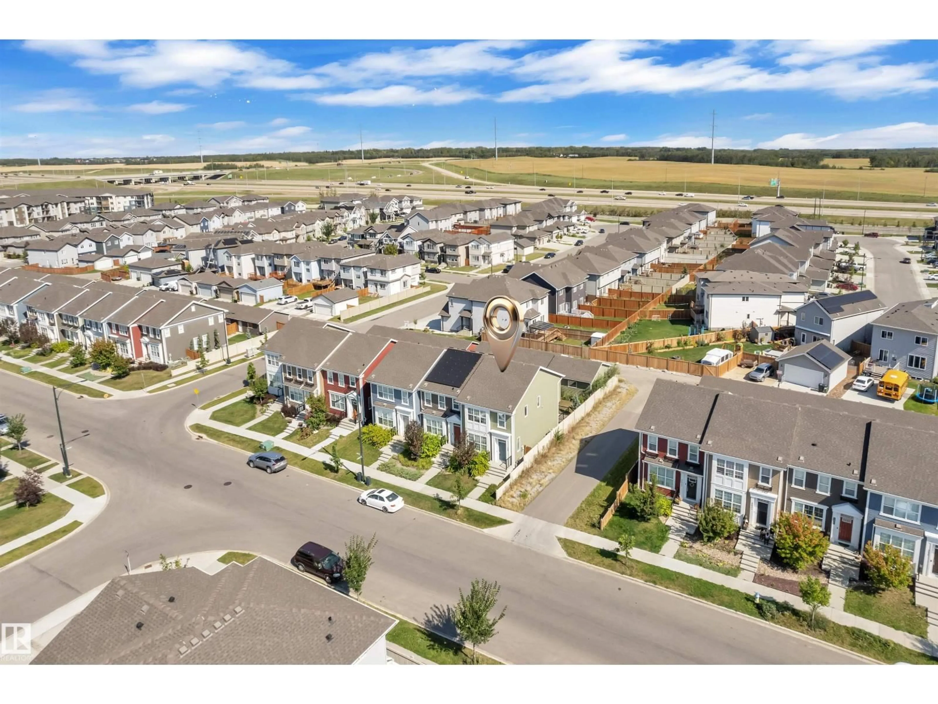 A pic from outside/outdoor area/front of a property/back of a property/a pic from drone, street for 2637 MAPLE WY, Edmonton Alberta T6T2E9