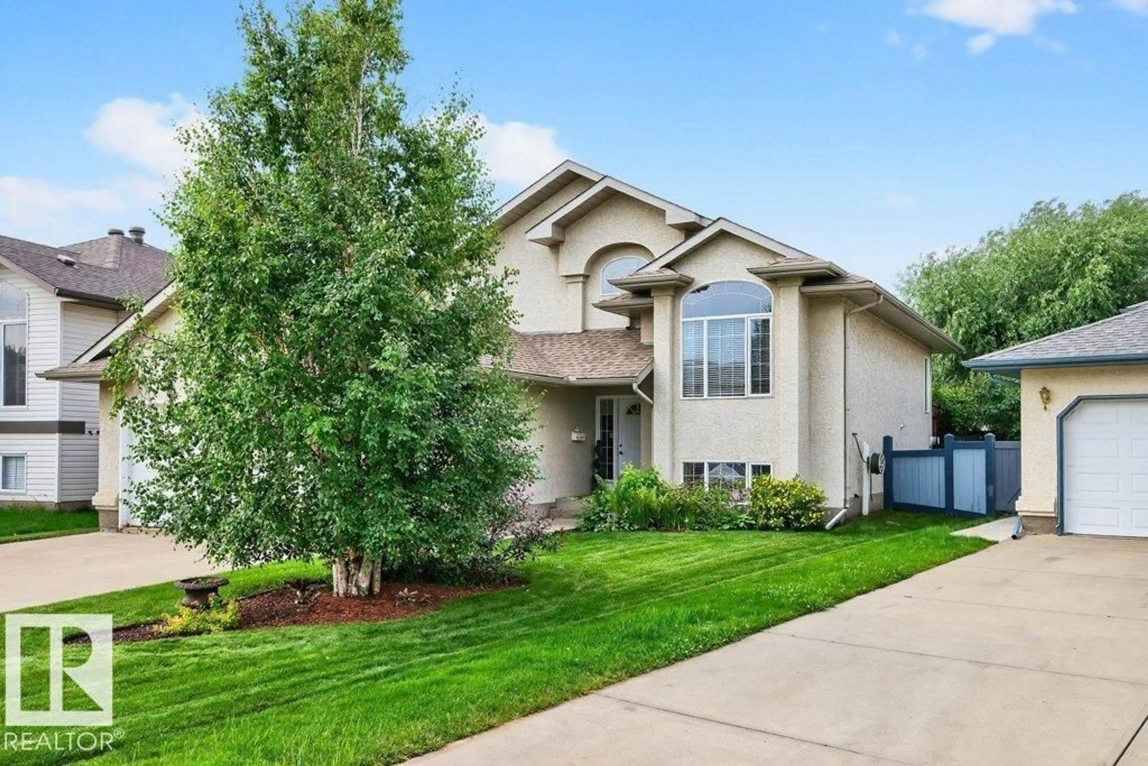 Home with vinyl exterior material, street for 3812 42 ST, Edmonton Alberta T6L6Z6
