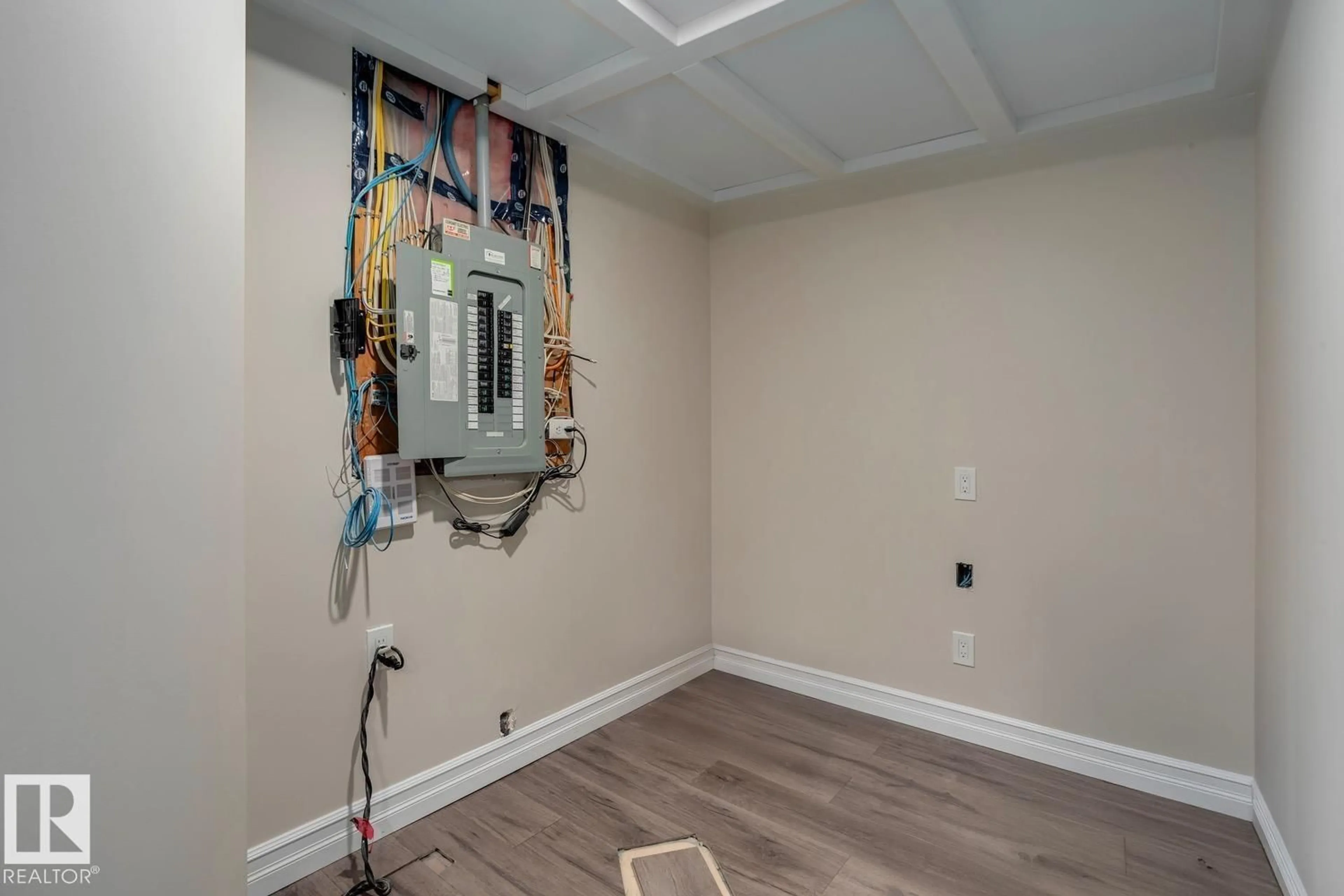 A pic of a room for 3017 16A AV, Edmonton Alberta T6T0P8