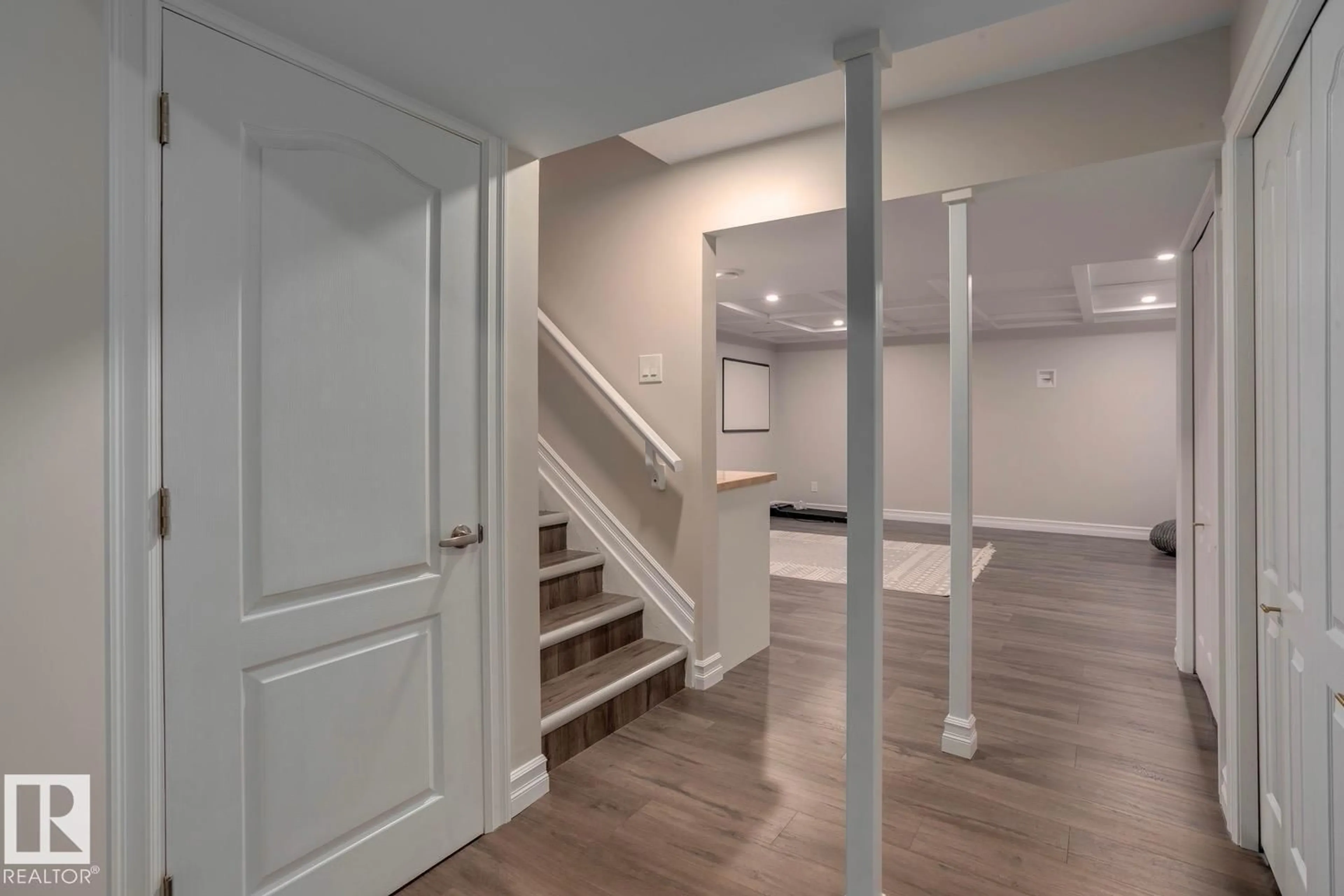 Indoor entryway for 3017 16A AV, Edmonton Alberta T6T0P8