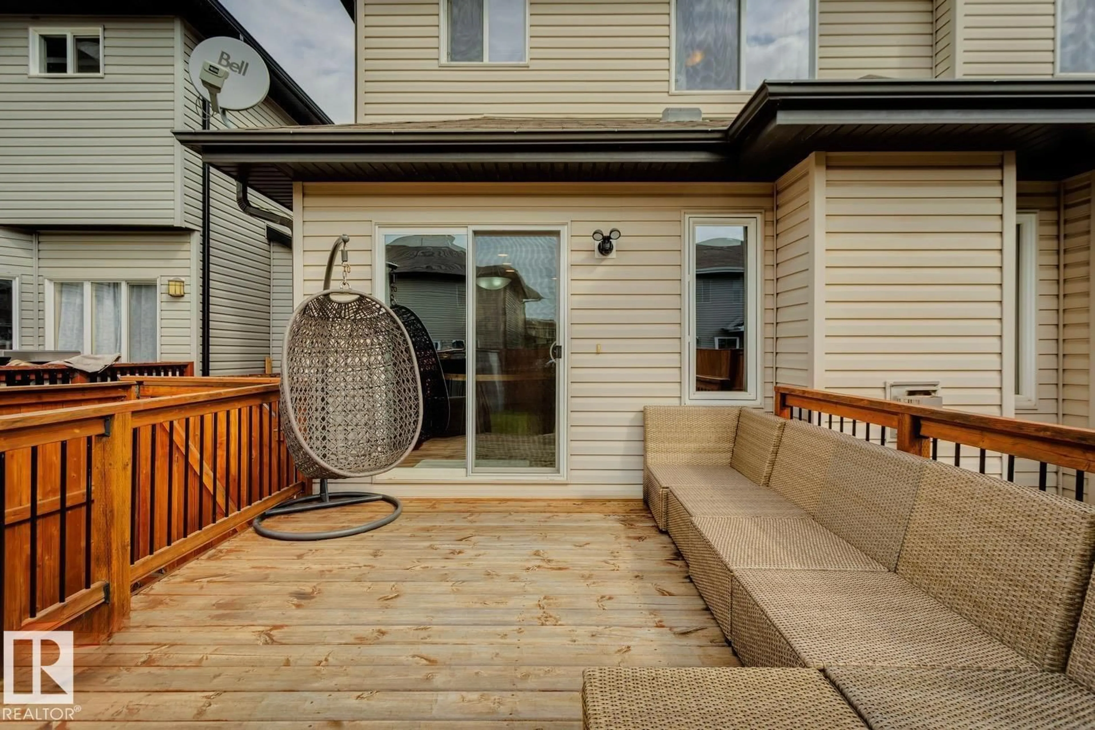 Patio, street for 3017 16A AV, Edmonton Alberta T6T0P8
