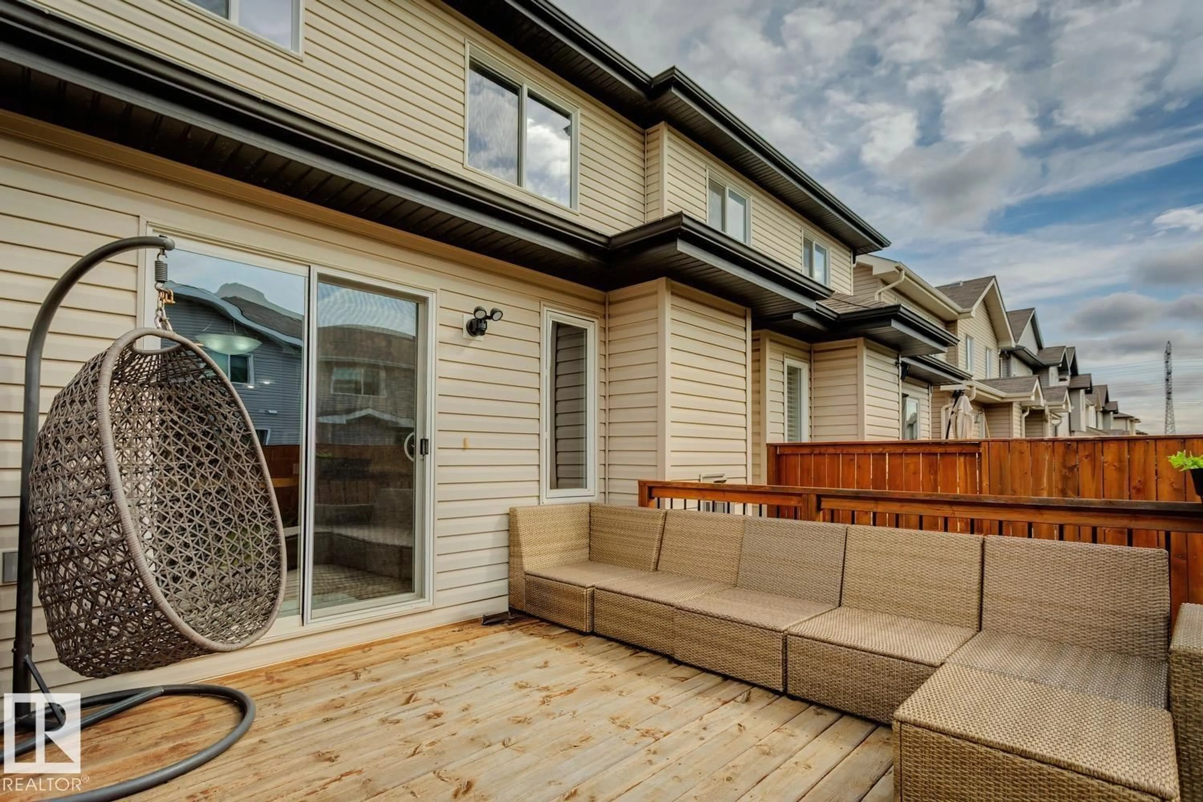 Patio, street for 3017 16A AV, Edmonton Alberta T6T0P8