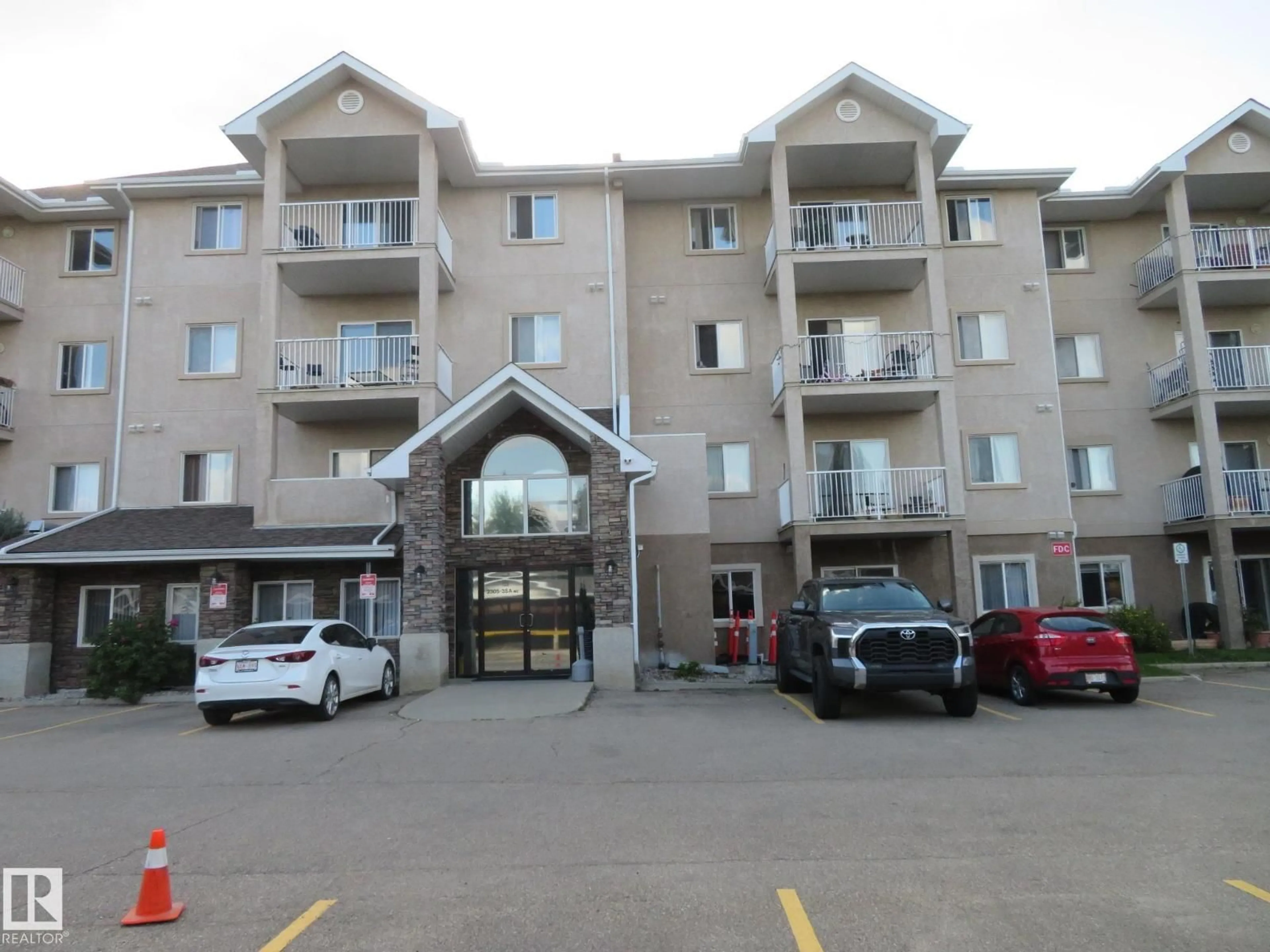 Indoor foyer for #119 - 2305 35A AV, Edmonton Alberta T6T1Z2