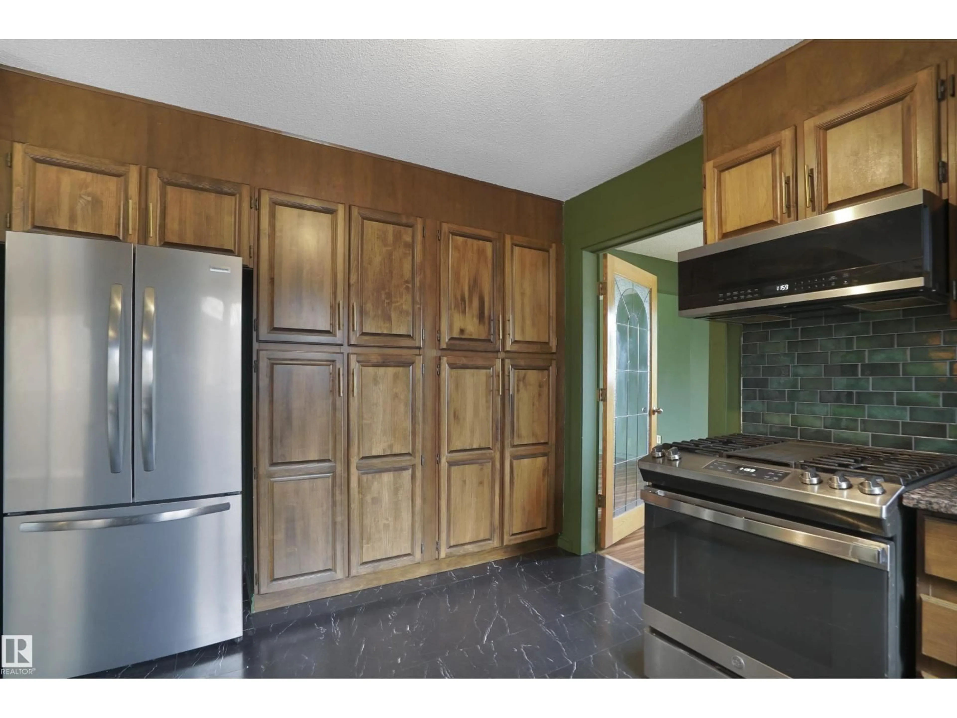 Unknown for 15447 103 ST, Edmonton Alberta T5X4K7
