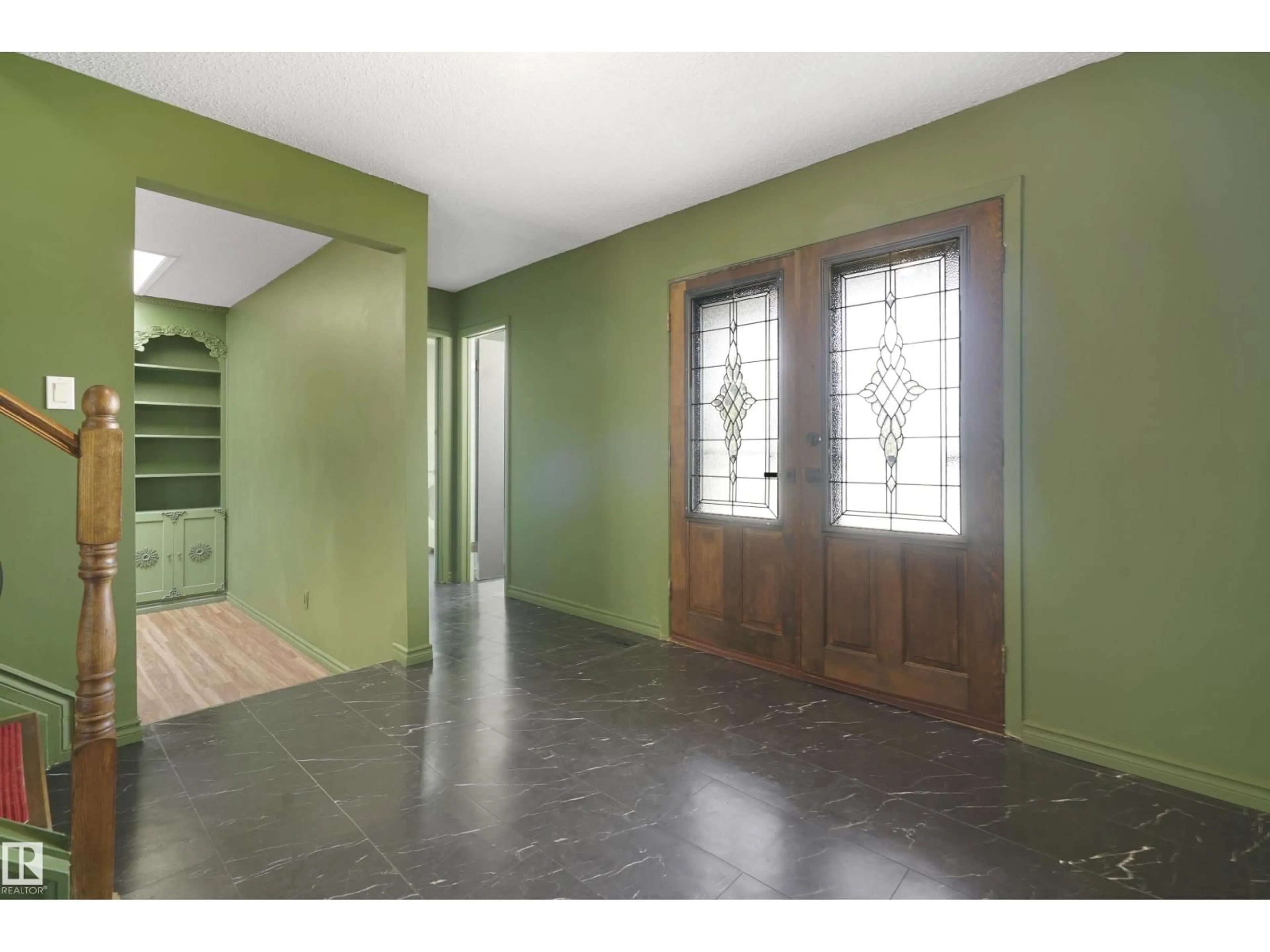 Indoor entryway for 15447 103 ST, Edmonton Alberta T5X4K7