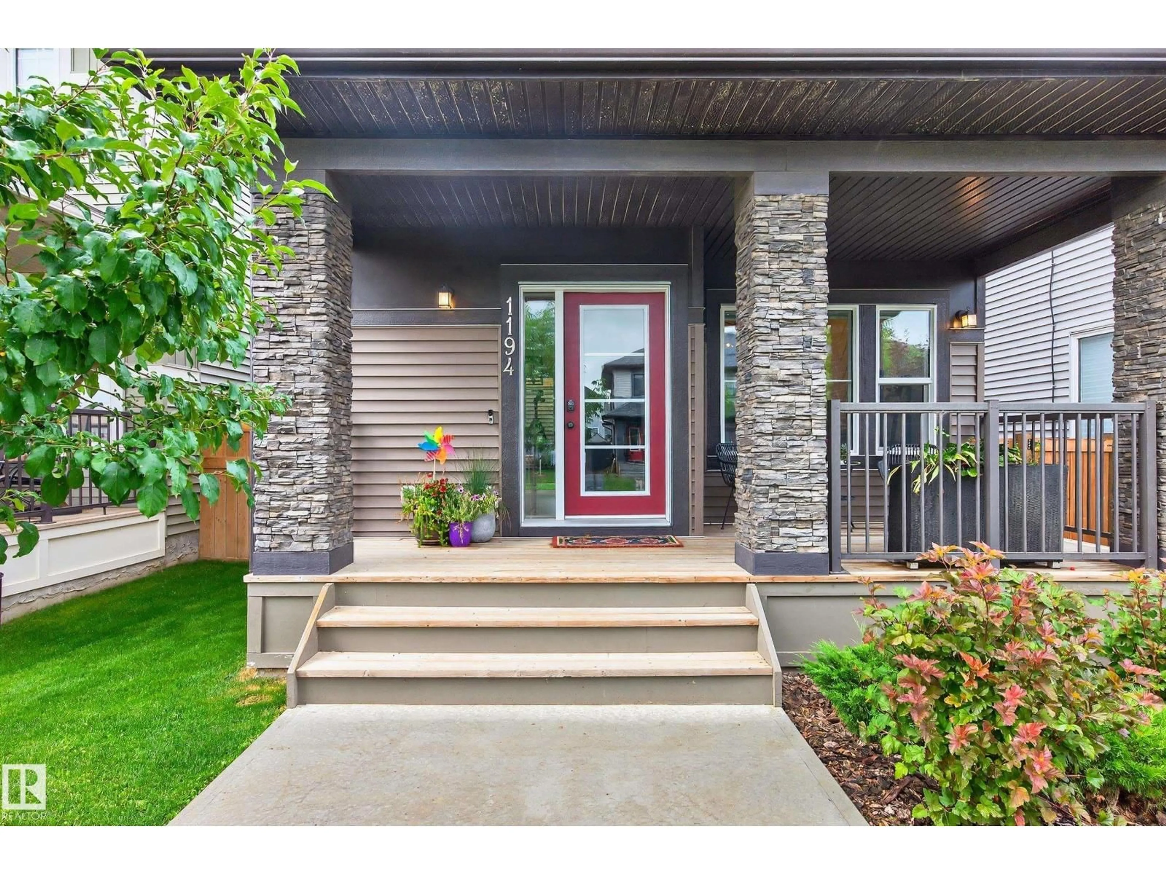 Indoor entryway for 1194 KESWICK DR, Edmonton Alberta T6W4J5