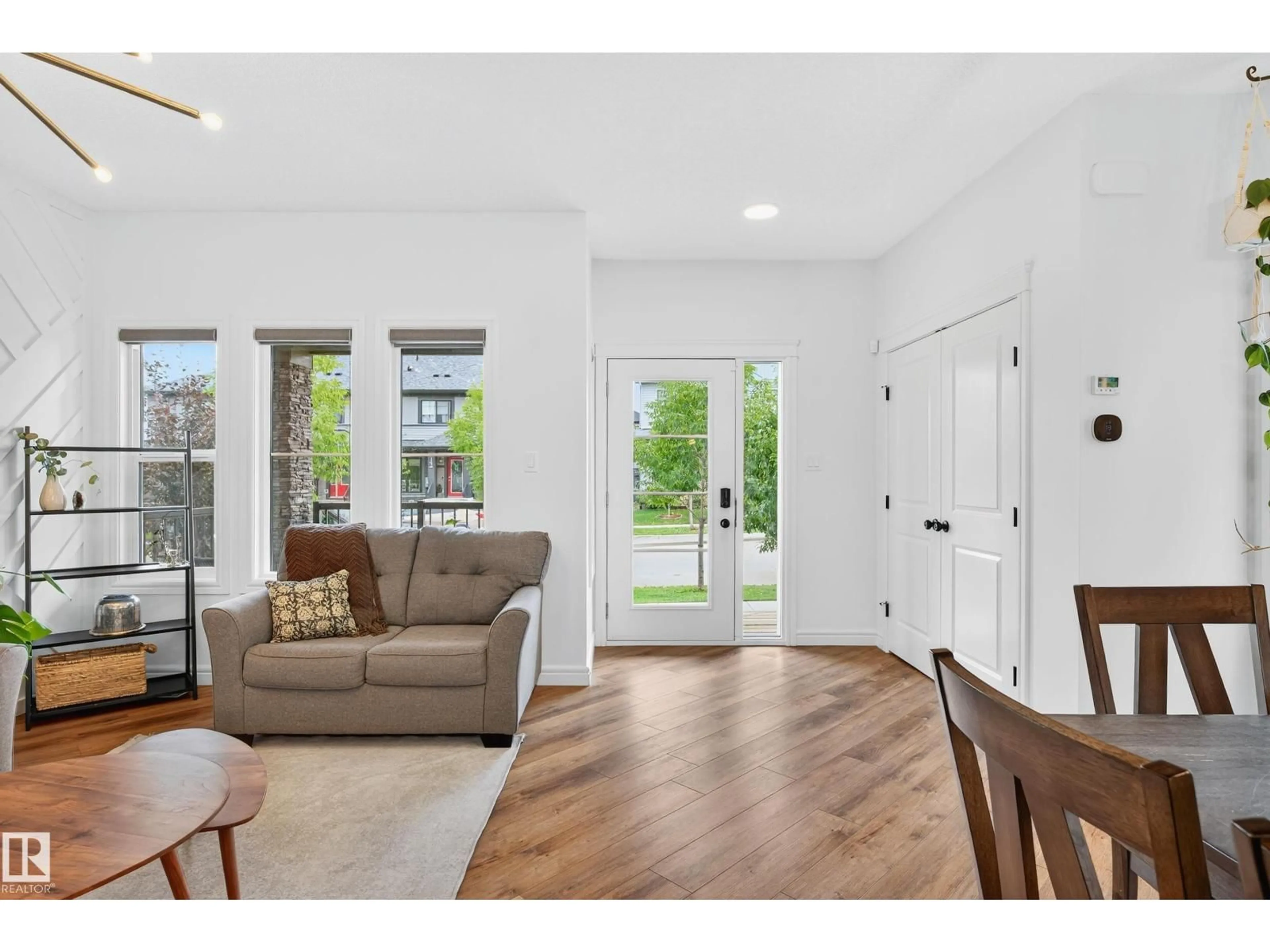 Indoor entryway for 1194 KESWICK DR, Edmonton Alberta T6W4J5