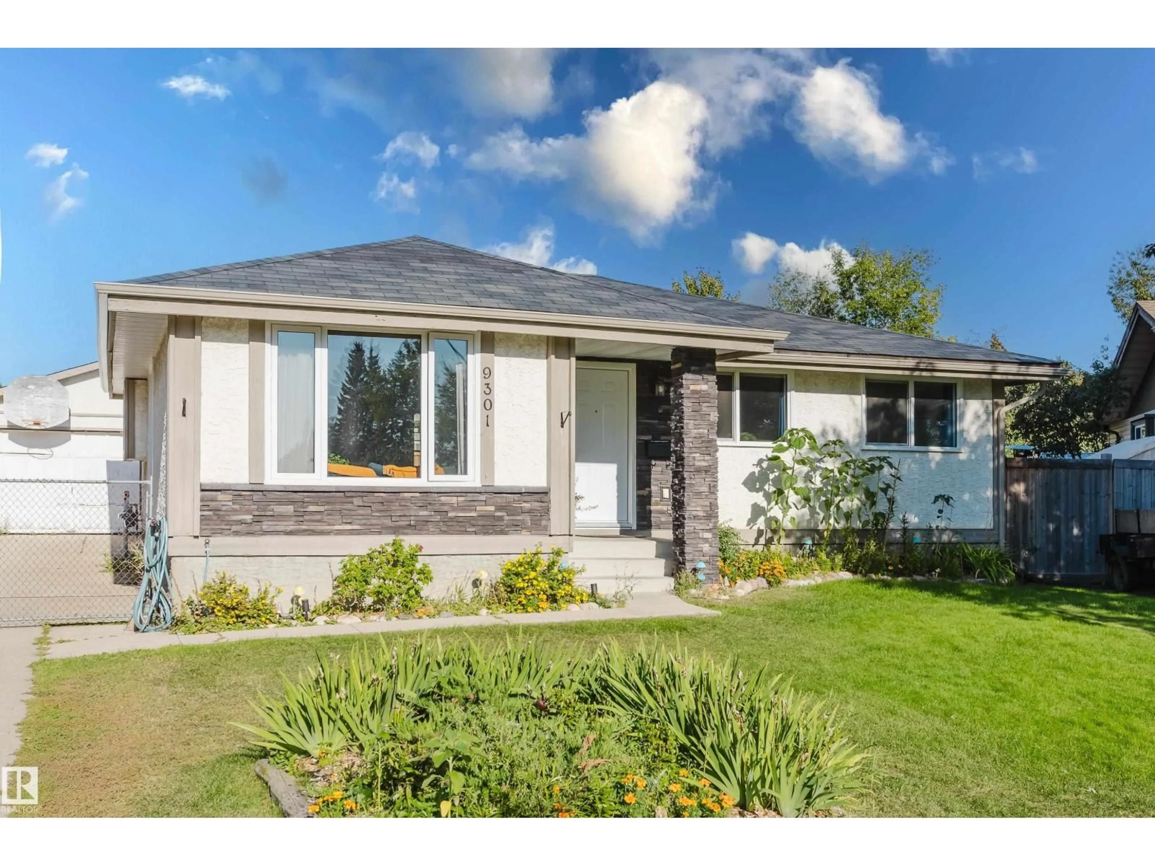 Home with vinyl exterior material, street for 9301 81A ST, Fort Saskatchewan Alberta T8L3M2