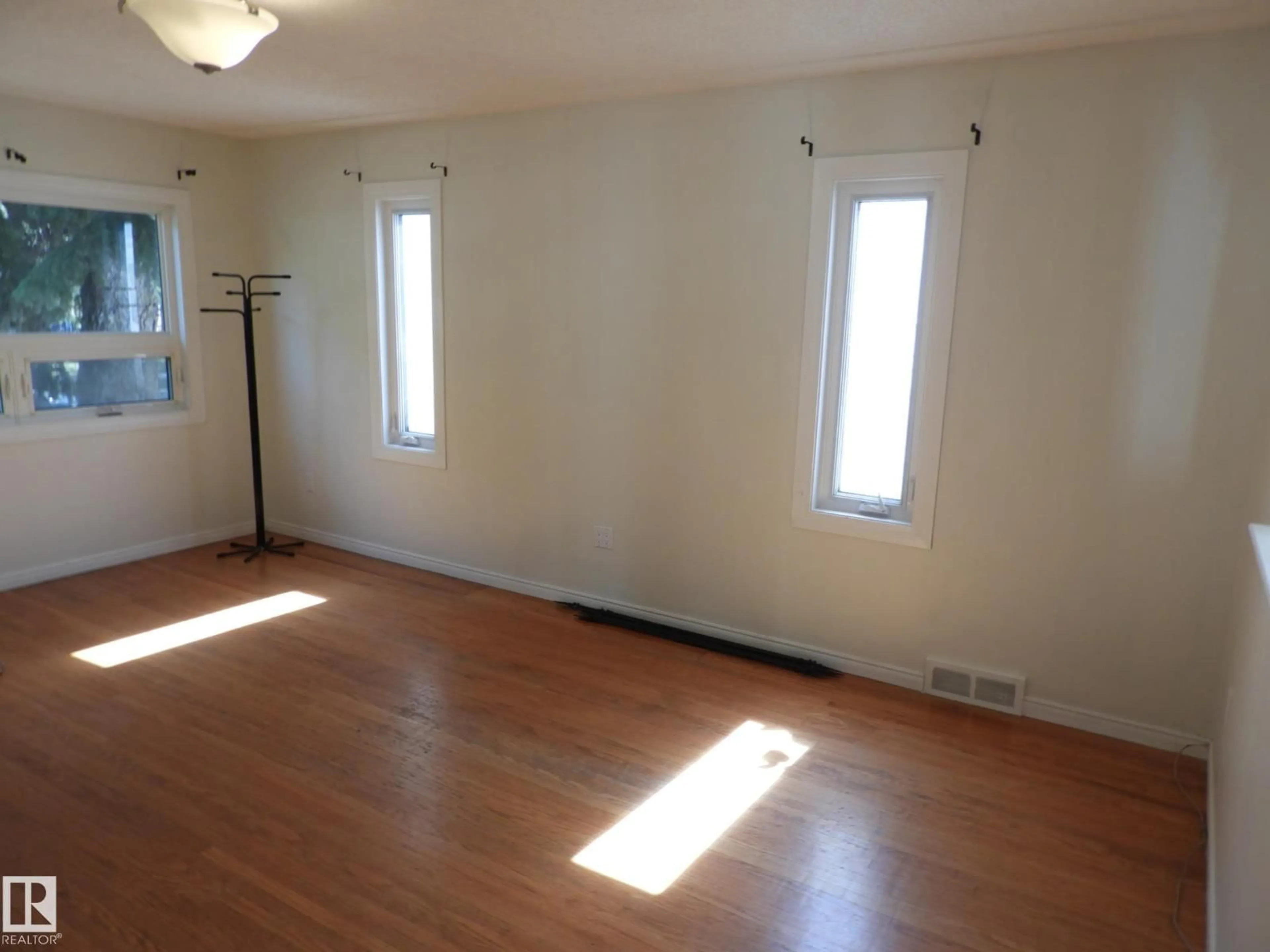 A pic of a room for 12038 89 ST, Edmonton Alberta T5B3W1