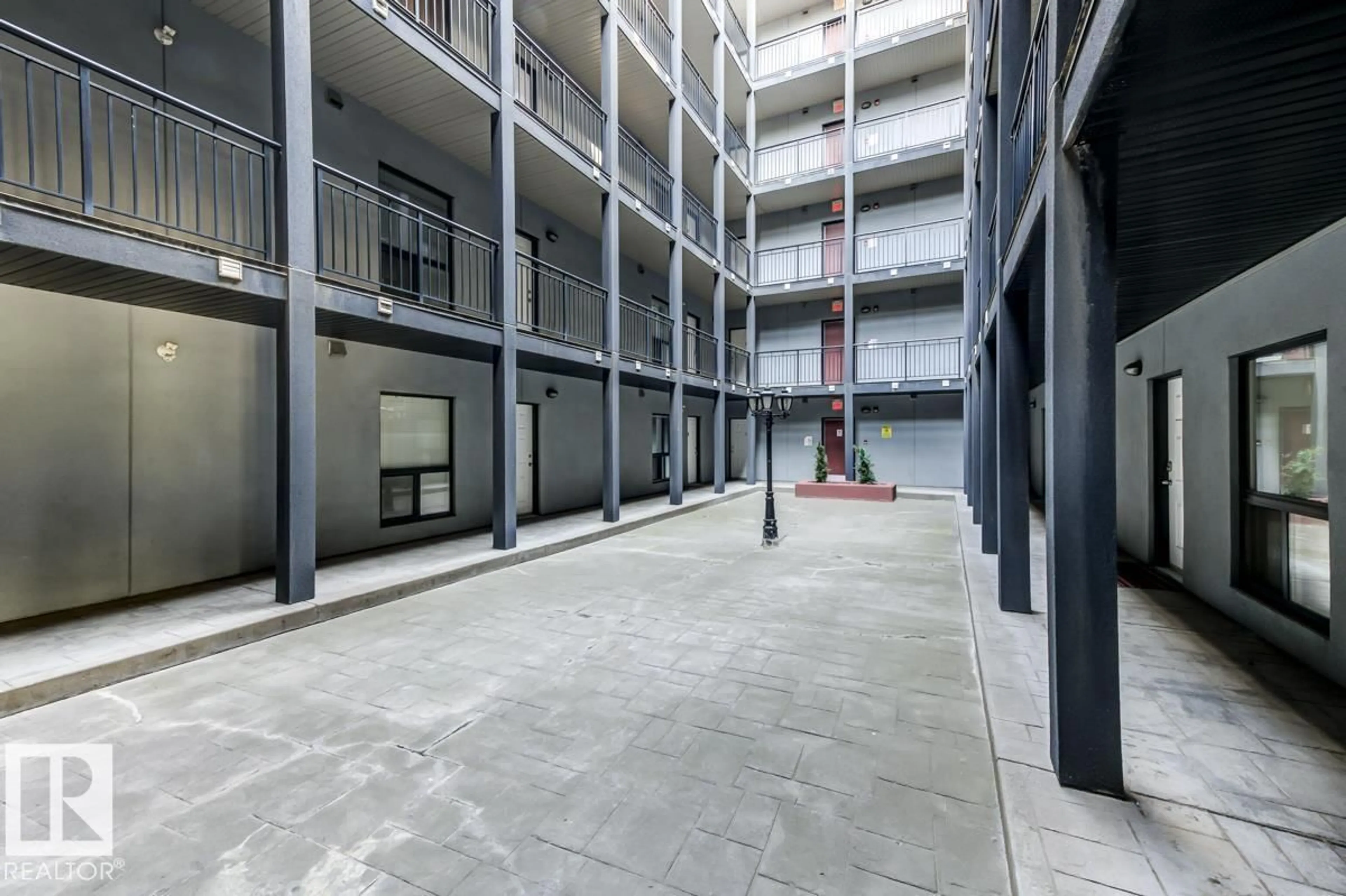 Indoor foyer for 515 10518 113 ST NW, Edmonton Alberta T5H3H5