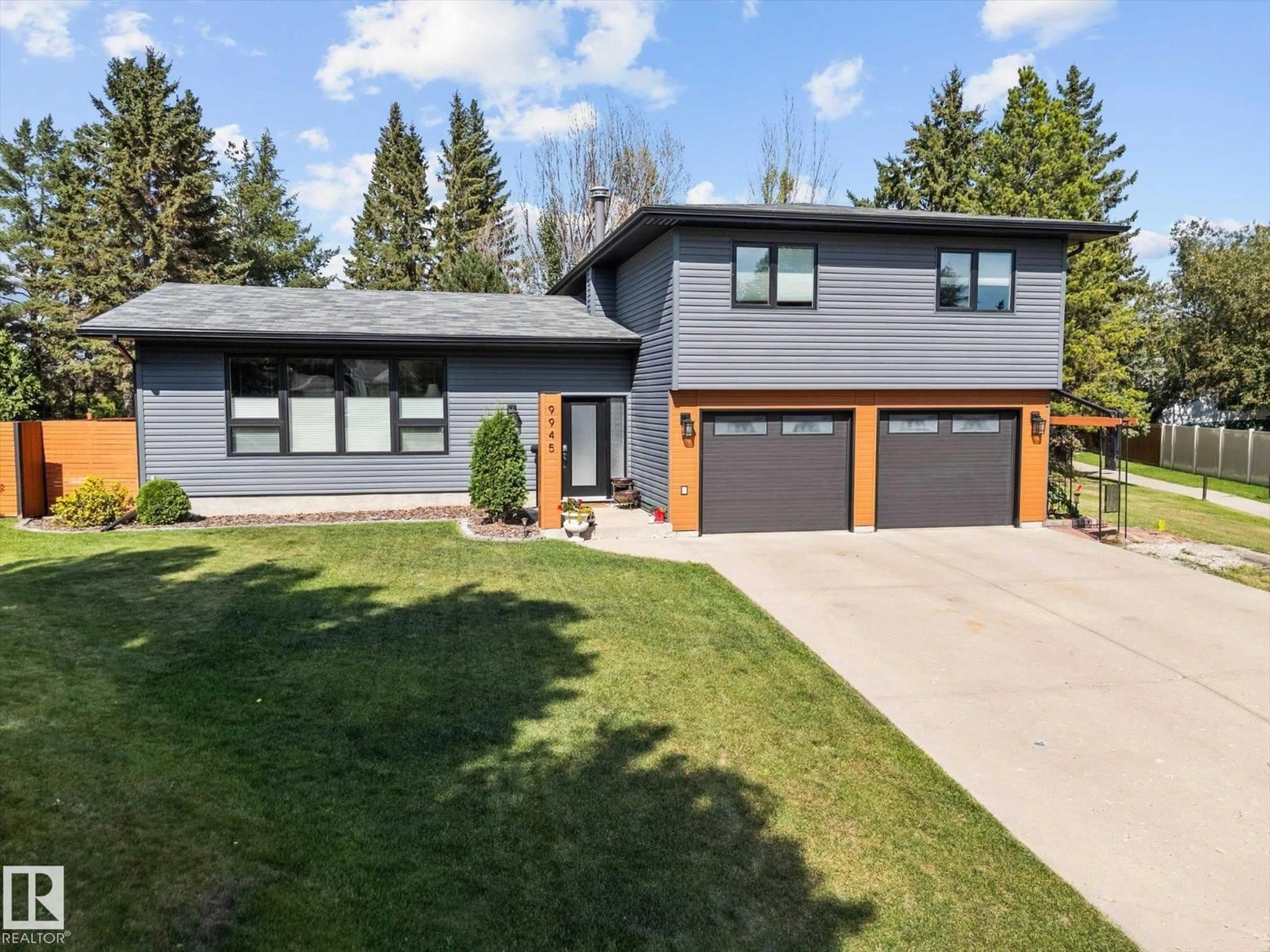 Home with vinyl exterior material, street for 9945 82 ST, Fort Saskatchewan Alberta T8L3E6