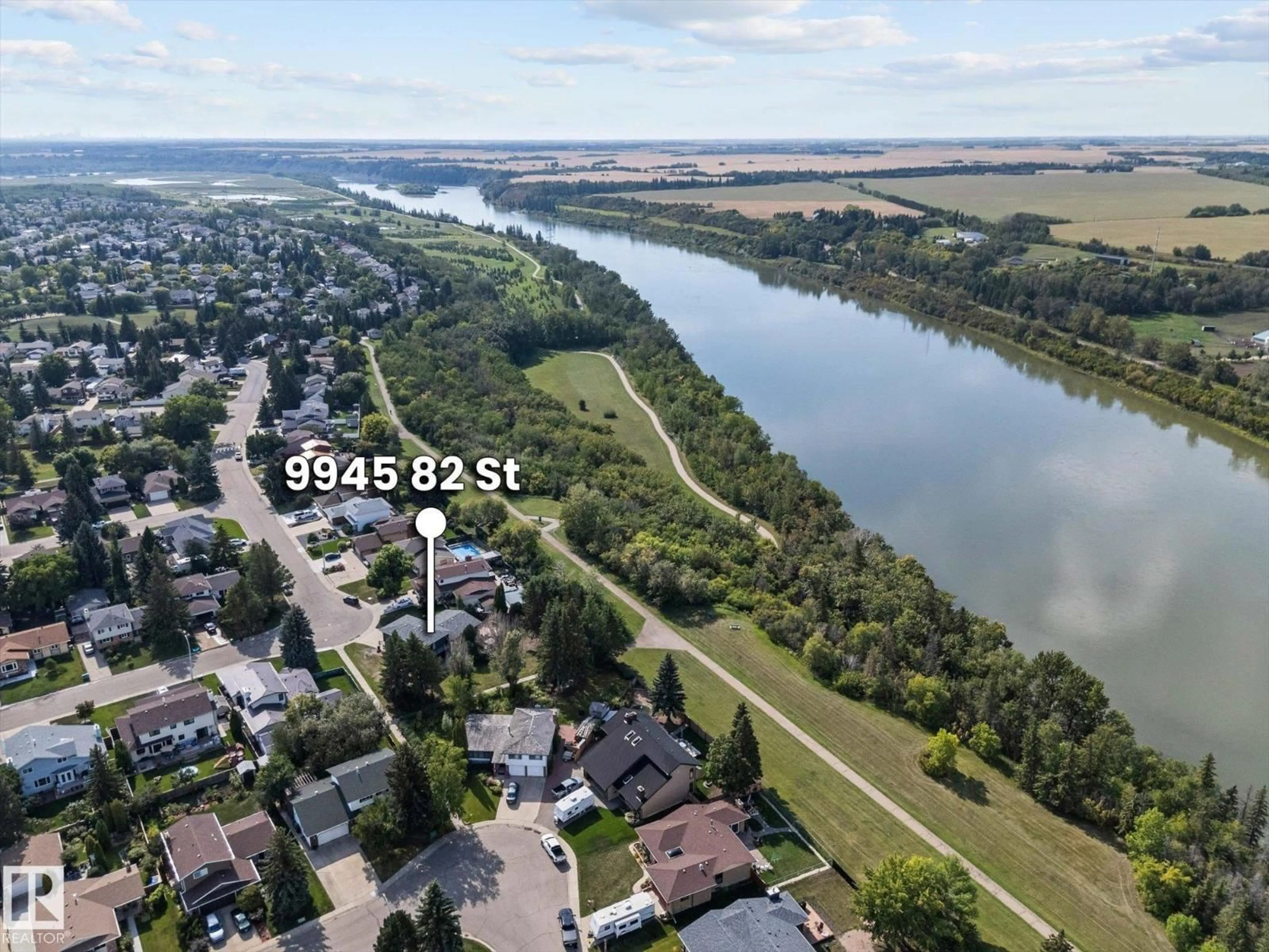 A pic from outside/outdoor area/front of a property/back of a property/a pic from drone, water/lake/river/ocean view for 9945 82 ST, Fort Saskatchewan Alberta T8L3E6