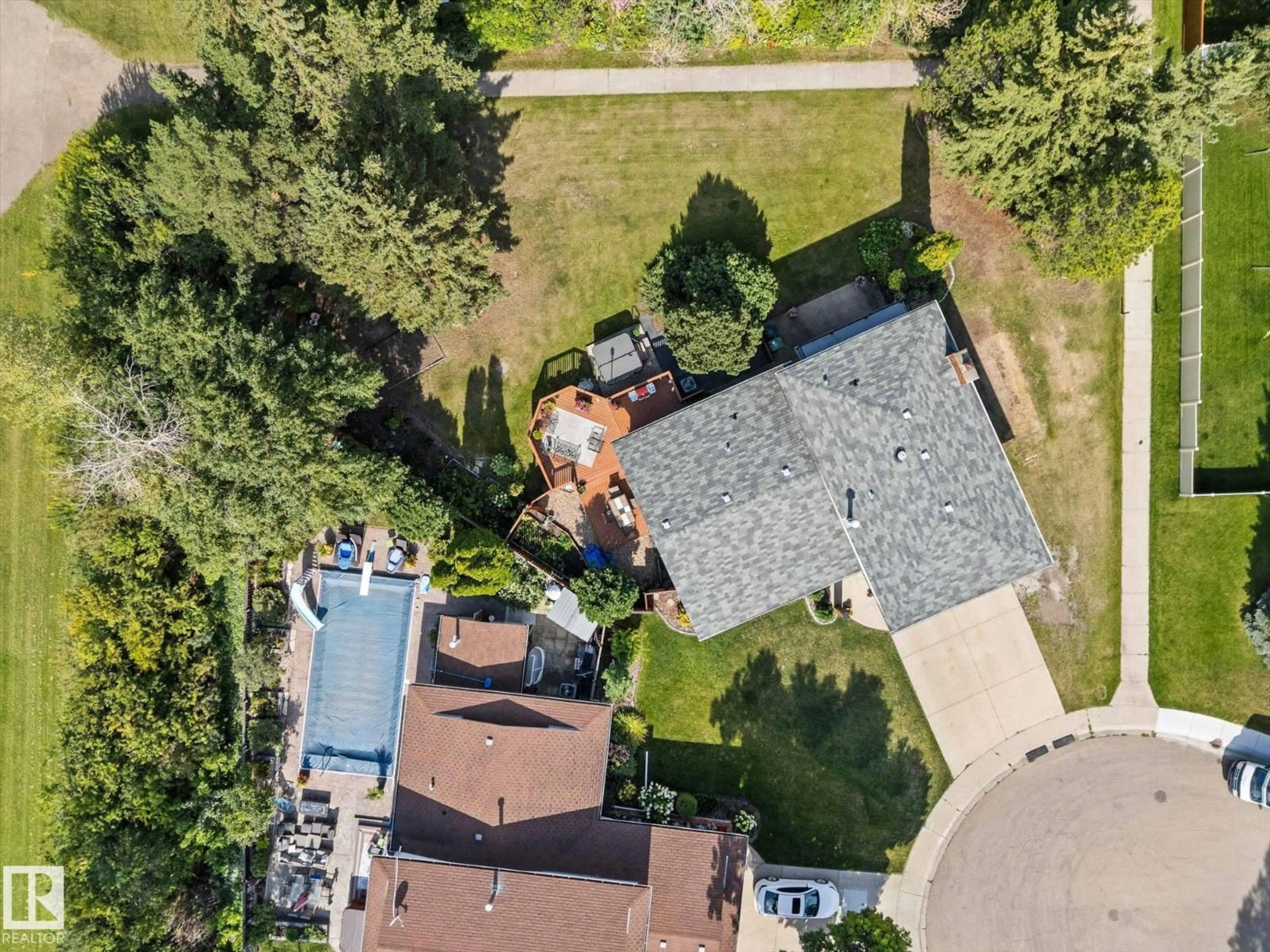 A pic from outside/outdoor area/front of a property/back of a property/a pic from drone, street for 9945 82 ST, Fort Saskatchewan Alberta T8L3E6