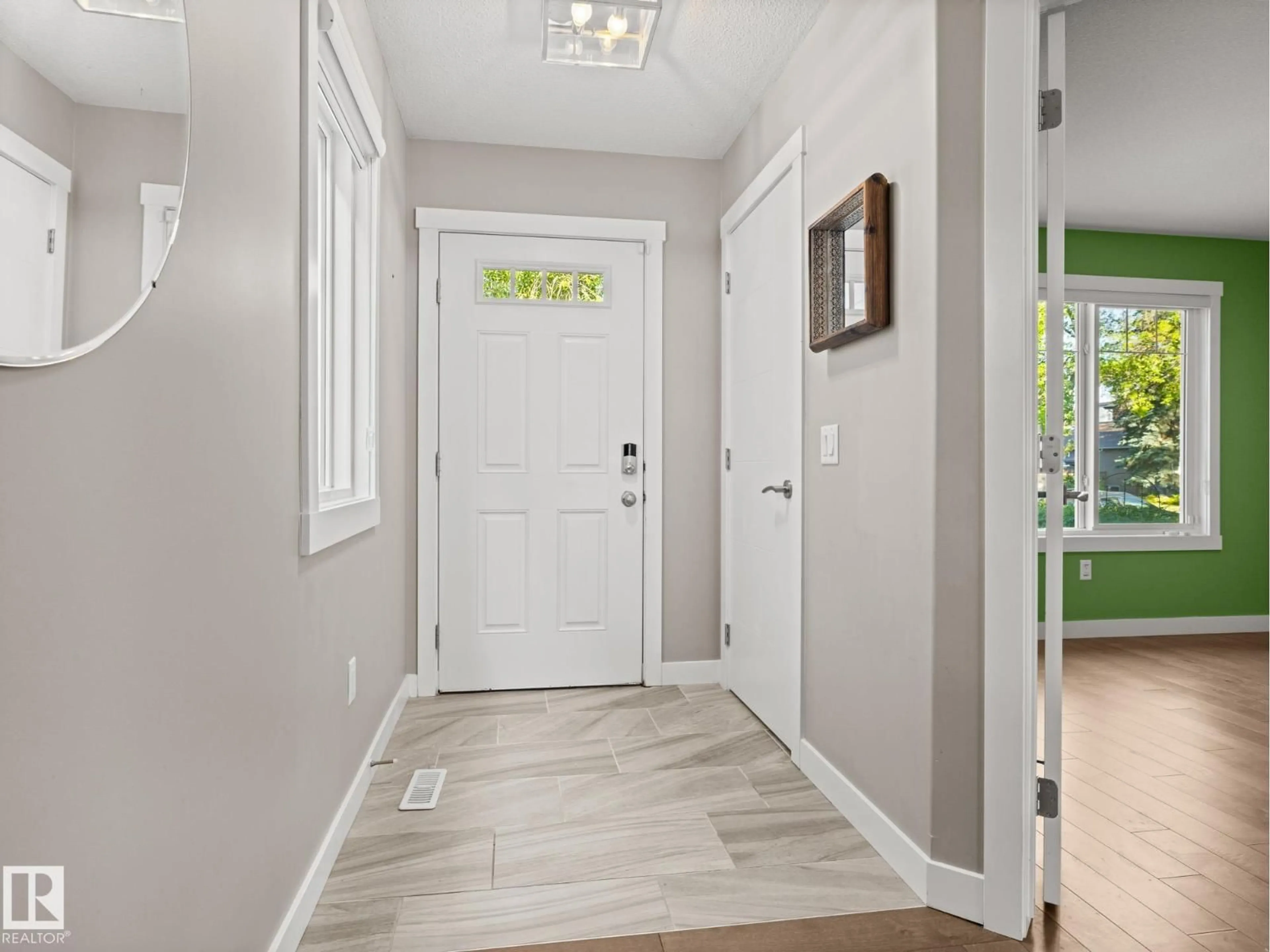Indoor entryway for NW - 11315 123 ST, Edmonton Alberta T5M0G1