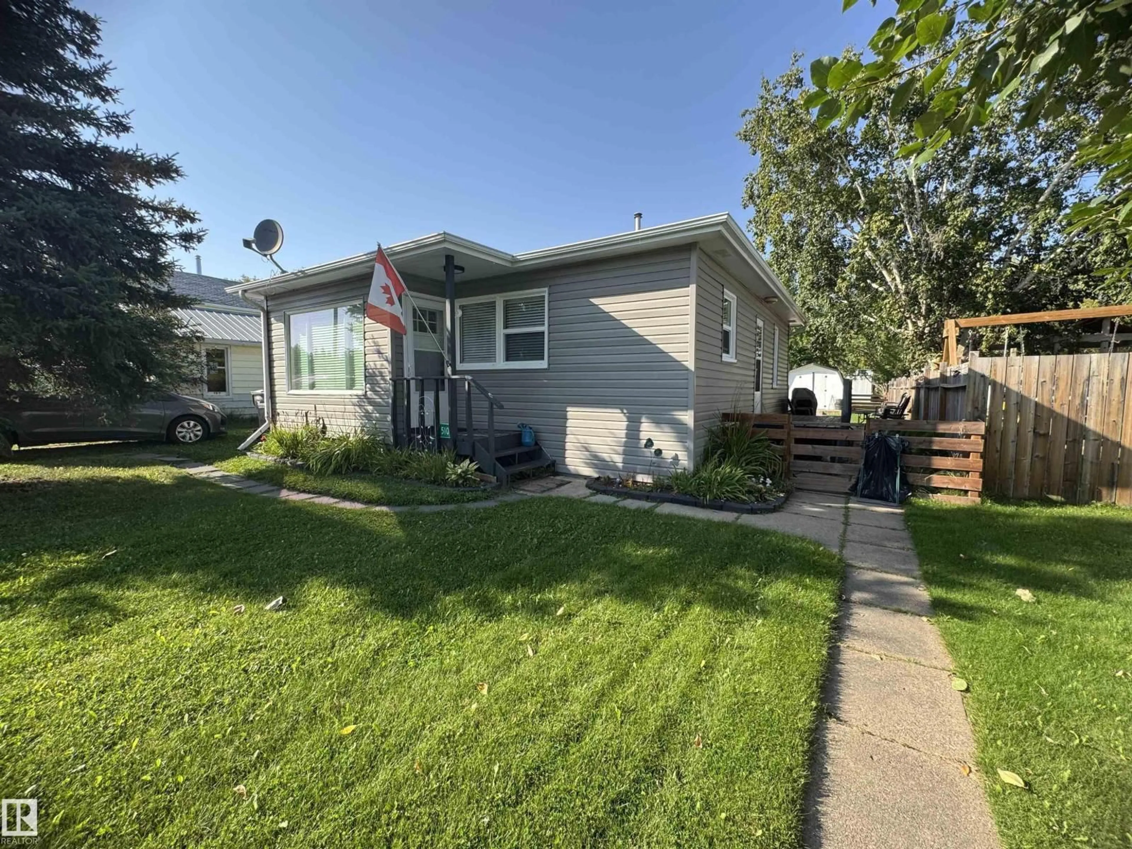 Home with vinyl exterior material, street for 5104 50 AV, Pickardville Alberta T0G1W0