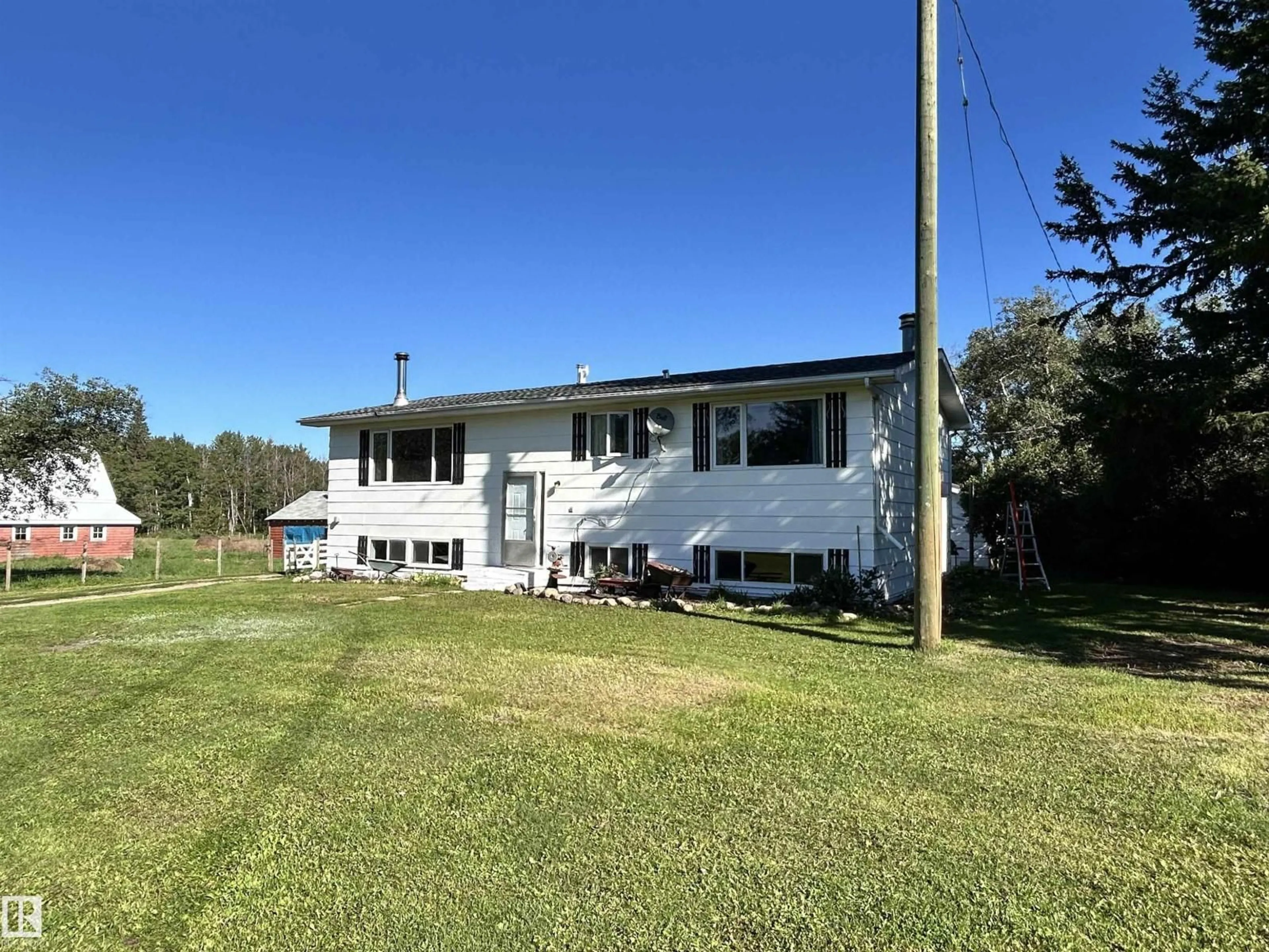 A pic from outside/outdoor area/front of a property/back of a property/a pic from drone, unknown for 19506 TWP RD 504, Rural Beaver County Alberta T0B4J2