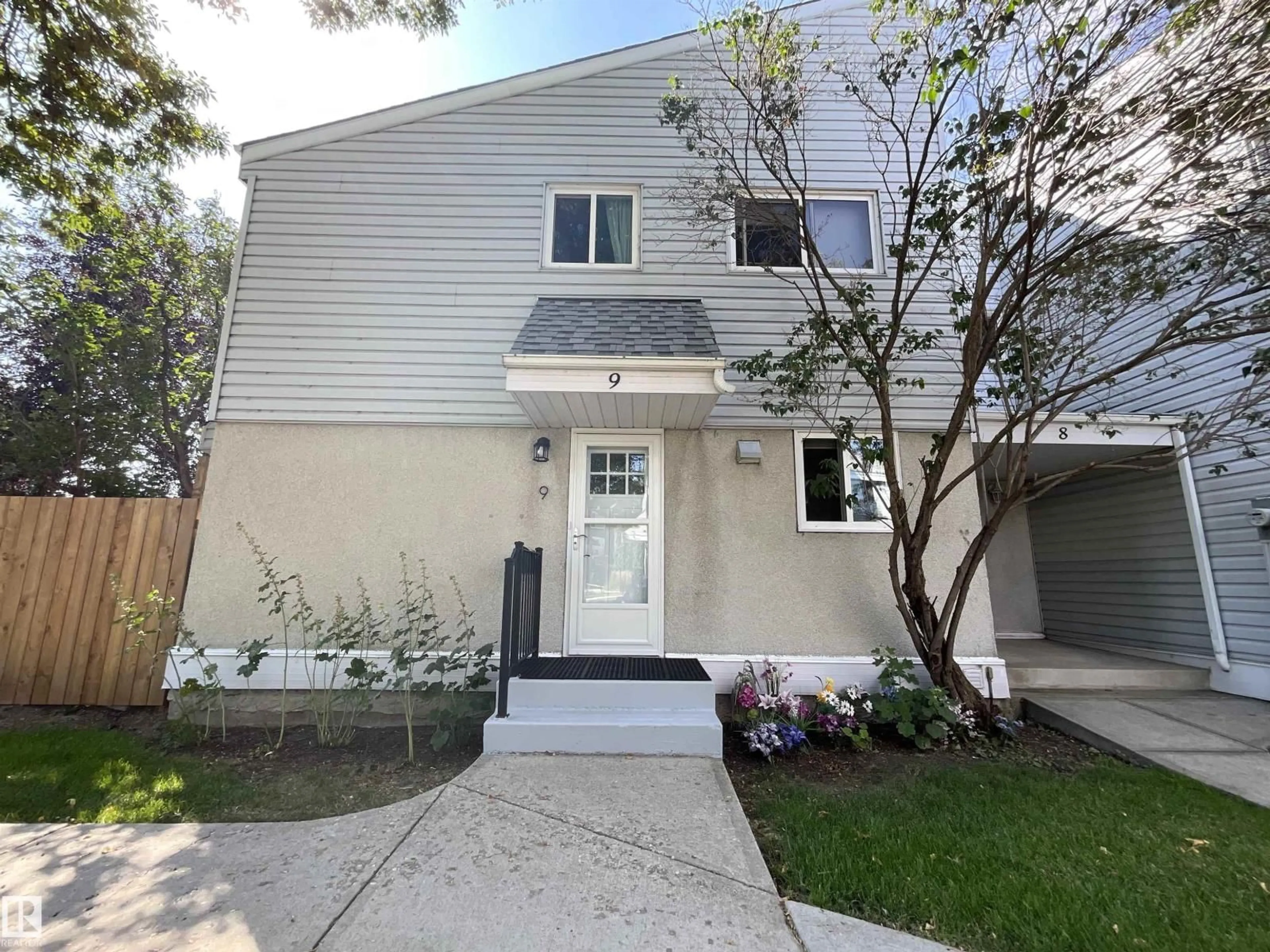 Home with vinyl exterior material, street for 9 MCLEOD PL, Edmonton Alberta T5A3A8