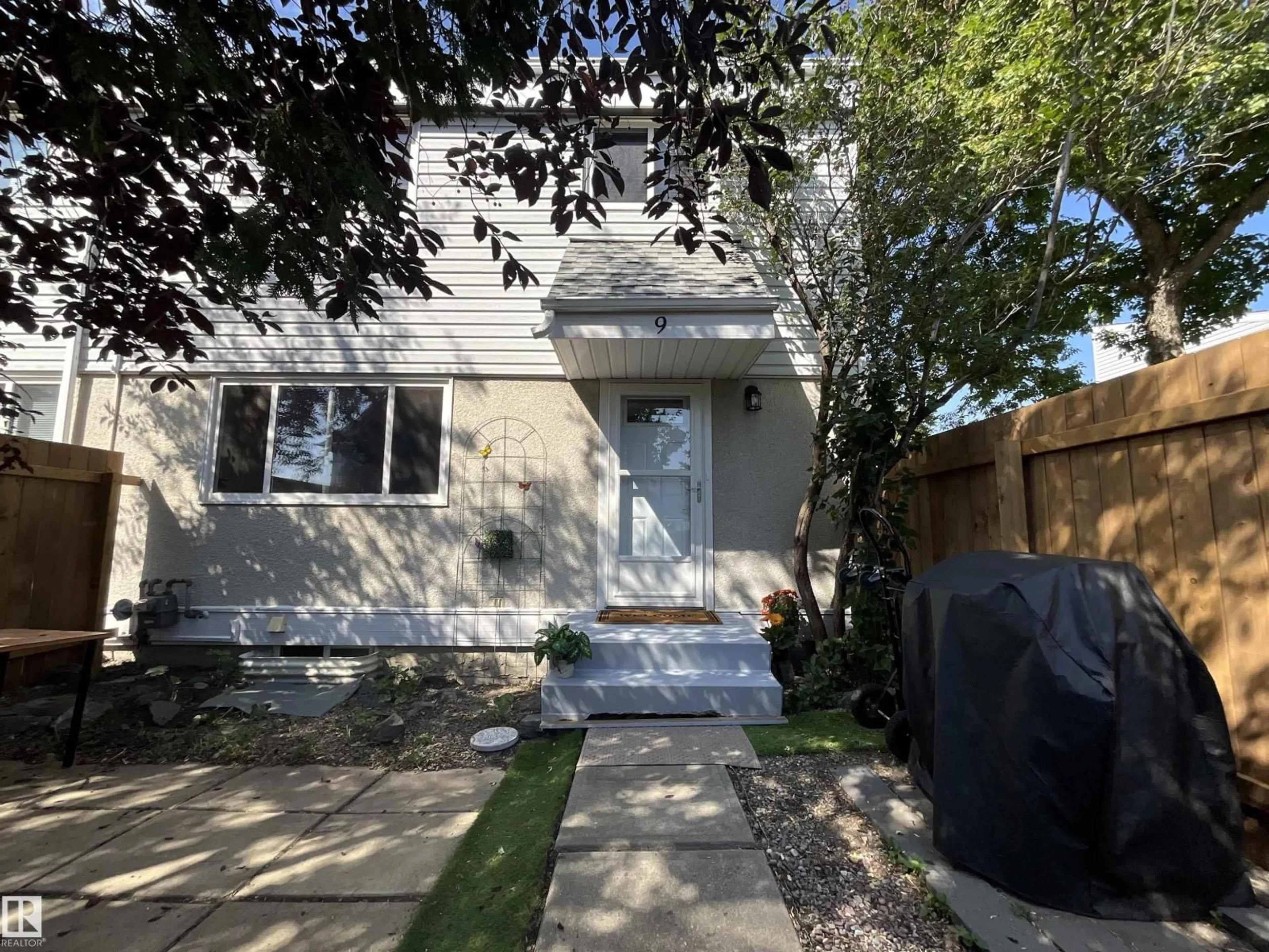 A pic from outside/outdoor area/front of a property/back of a property/a pic from drone, street for 9 MCLEOD PL, Edmonton Alberta T5A3A8